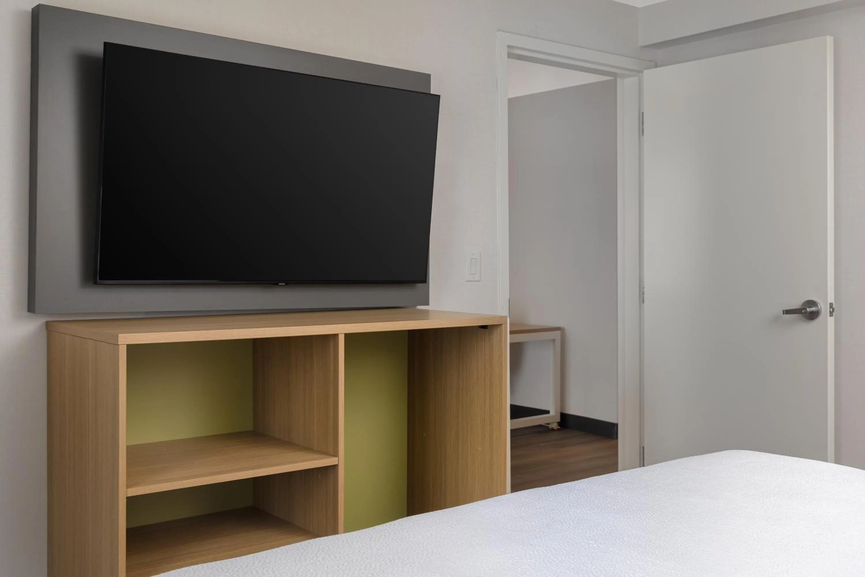 Bedroom, Bed in Spark By Hilton Woodstock