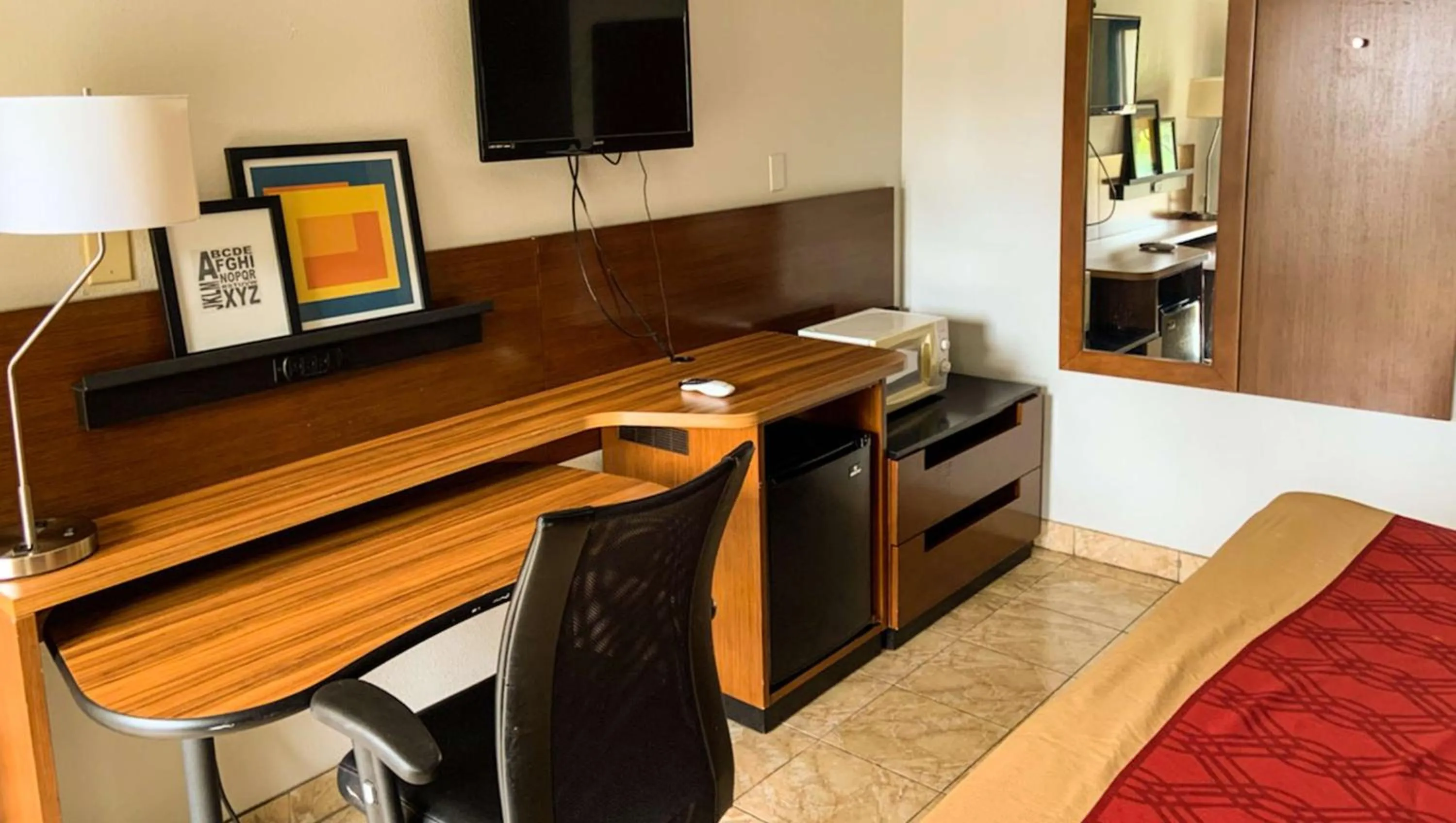 Bedroom, Bed in Luxury Inn Forrest City