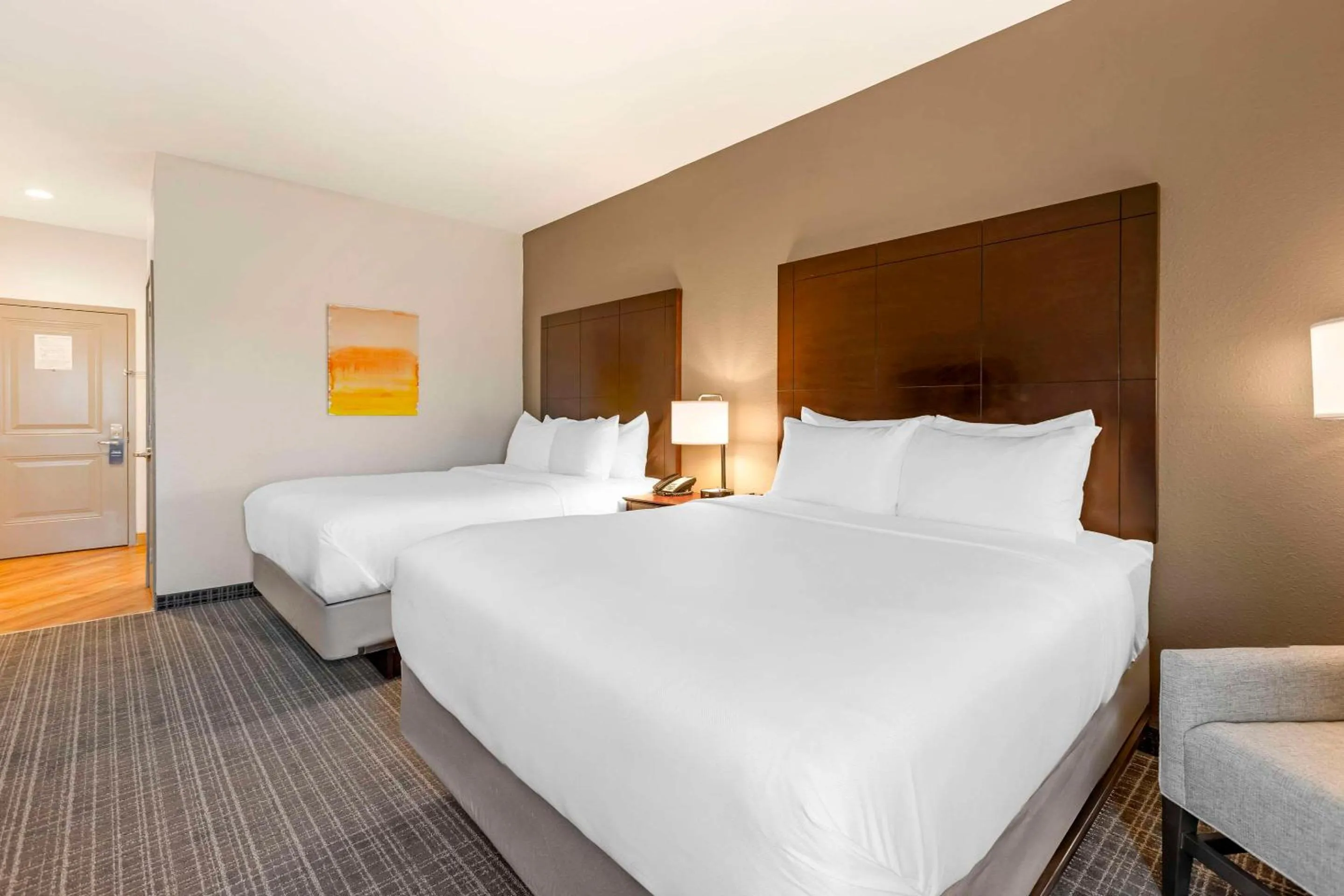 Bedroom, Bed in Comfort Inn & Suites Verona at Turning Stone Resort Casino