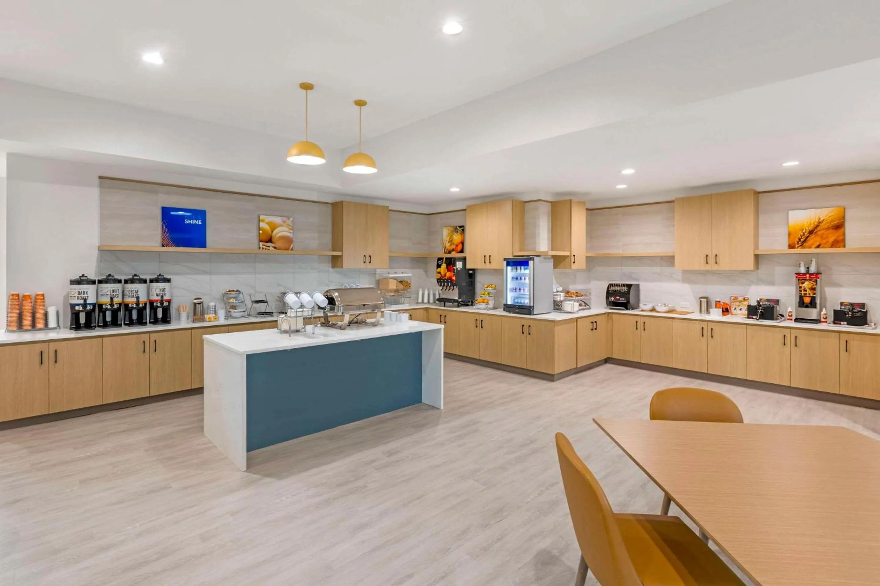 Breakfast in Comfort Inn & Suites Verona at Turning Stone Resort Casino