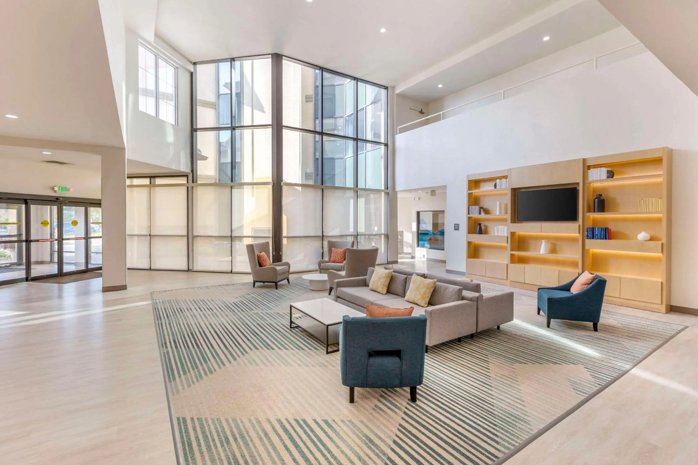 Lobby or reception in Comfort Inn & Suites Verona at Turning Stone Resort Casino