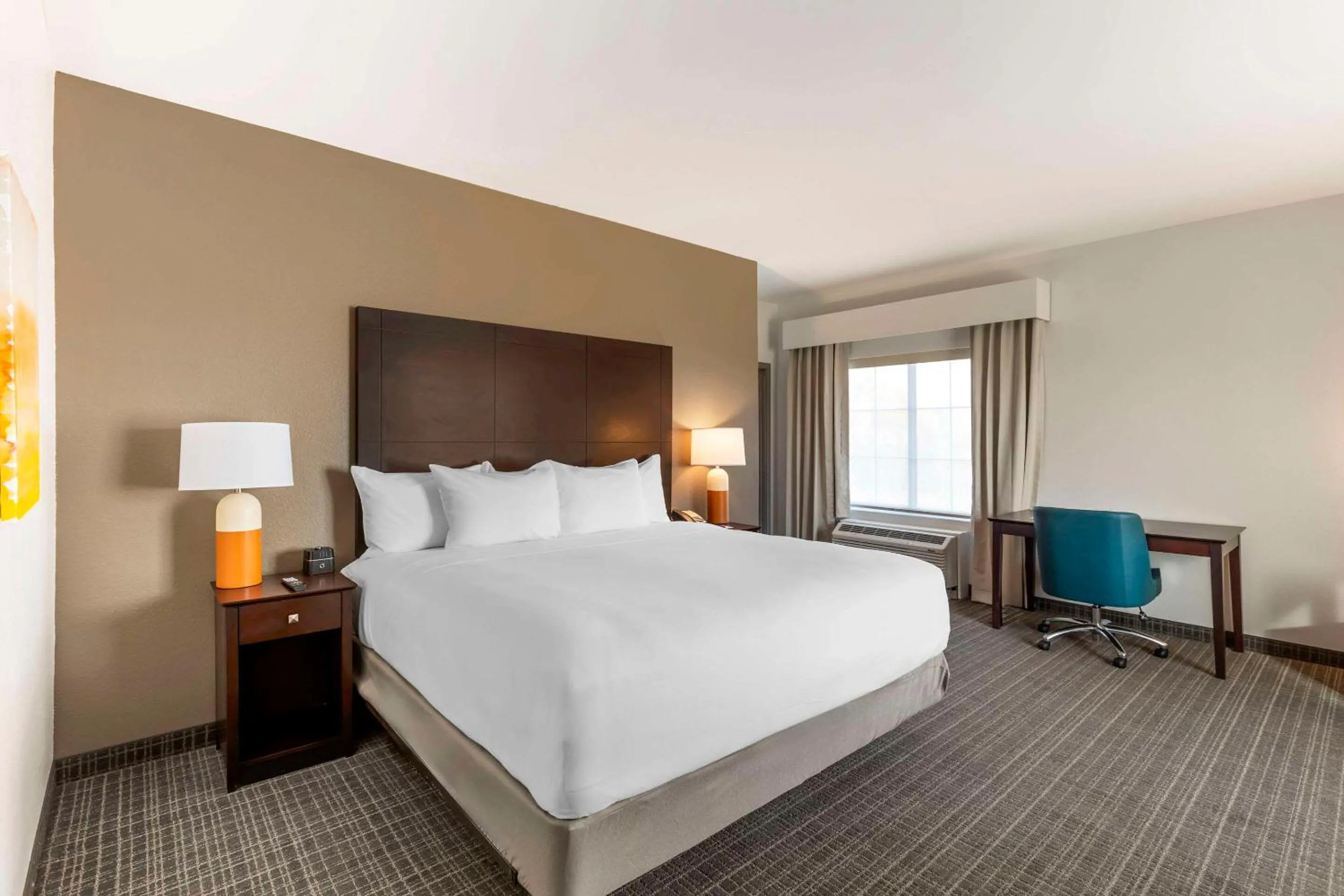 Bedroom, Bed in Comfort Inn & Suites Verona at Turning Stone Resort Casino