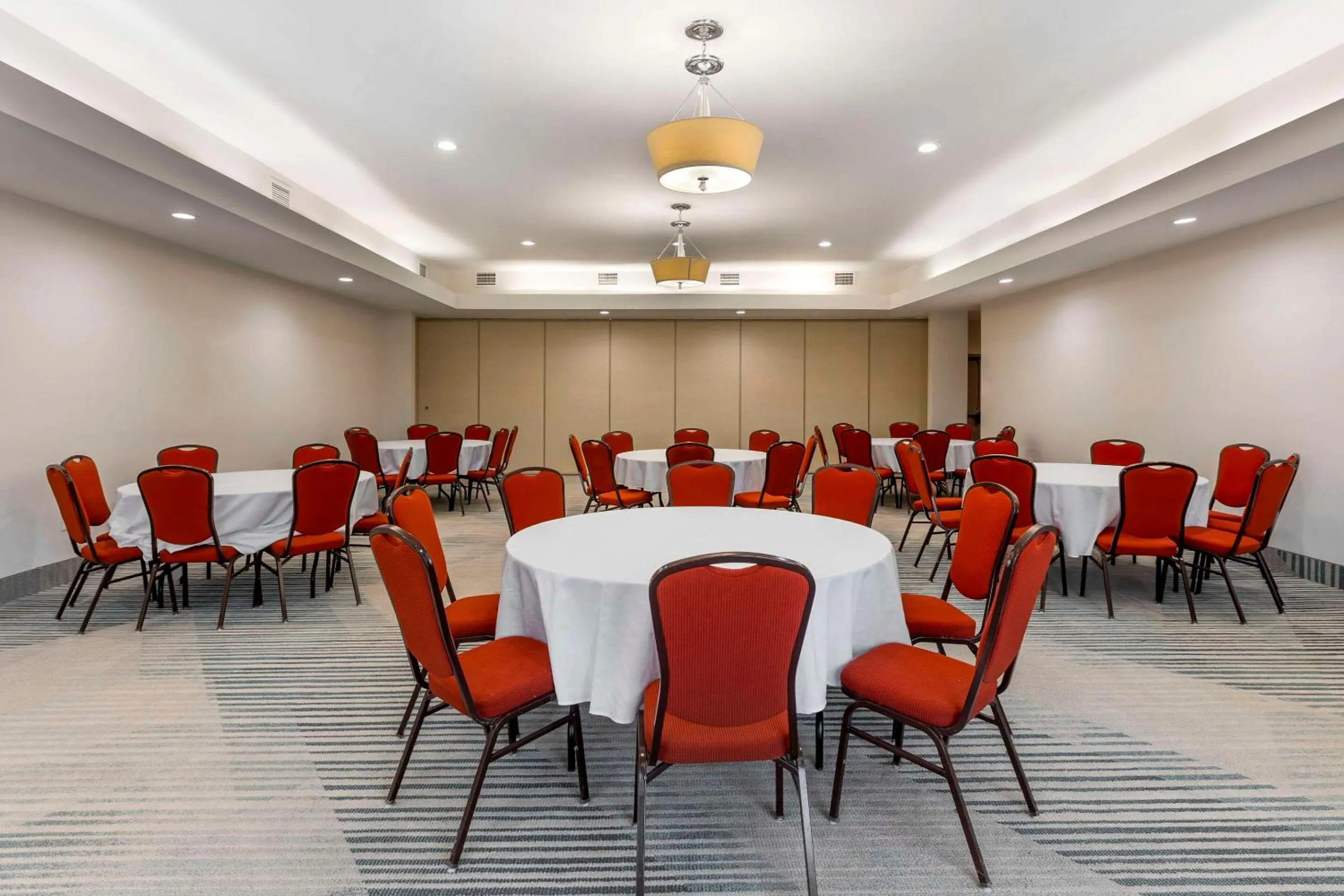Meeting/conference room in Comfort Inn & Suites Verona at Turning Stone Resort Casino