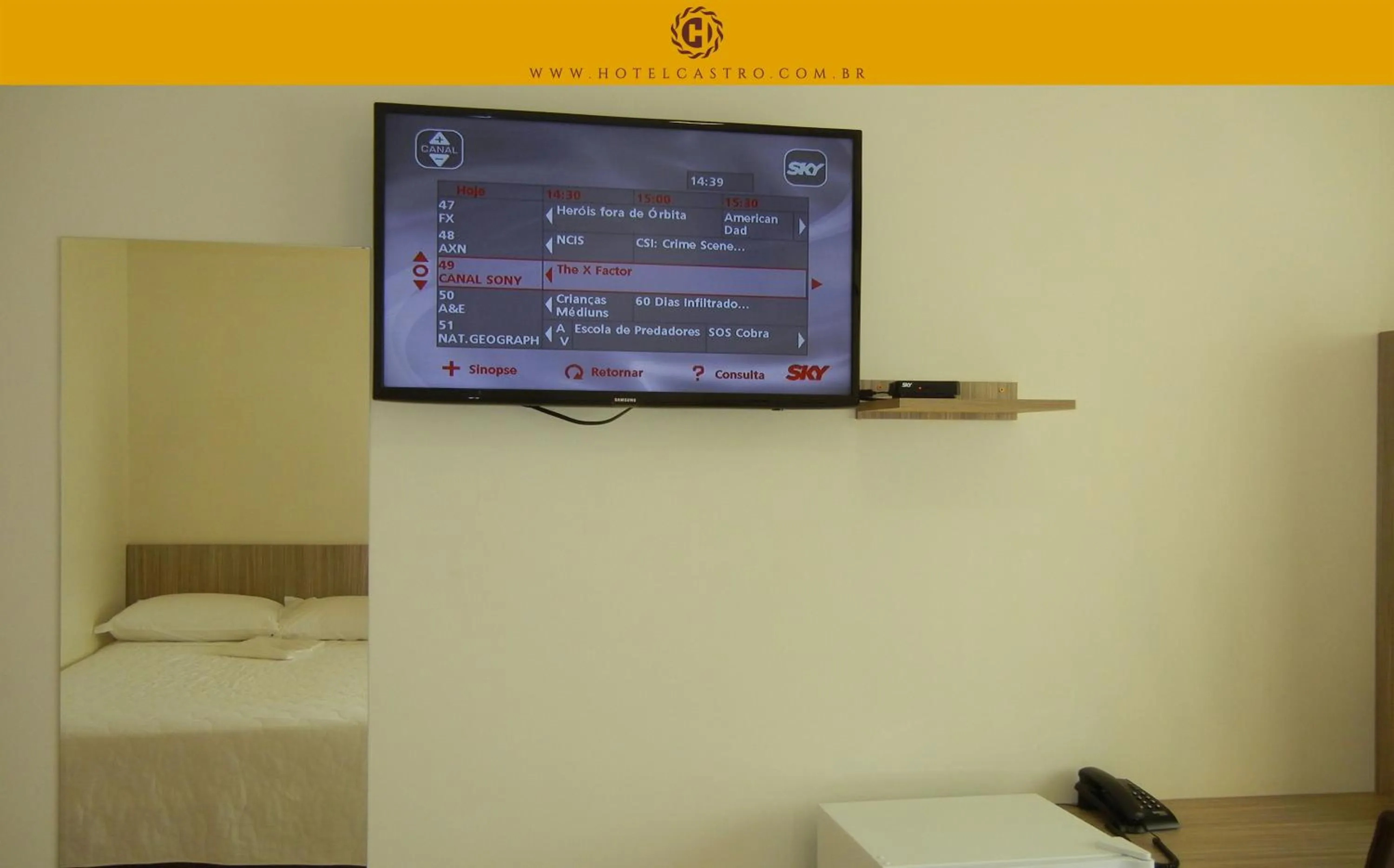 Toilet, Bed in Hotel Castro