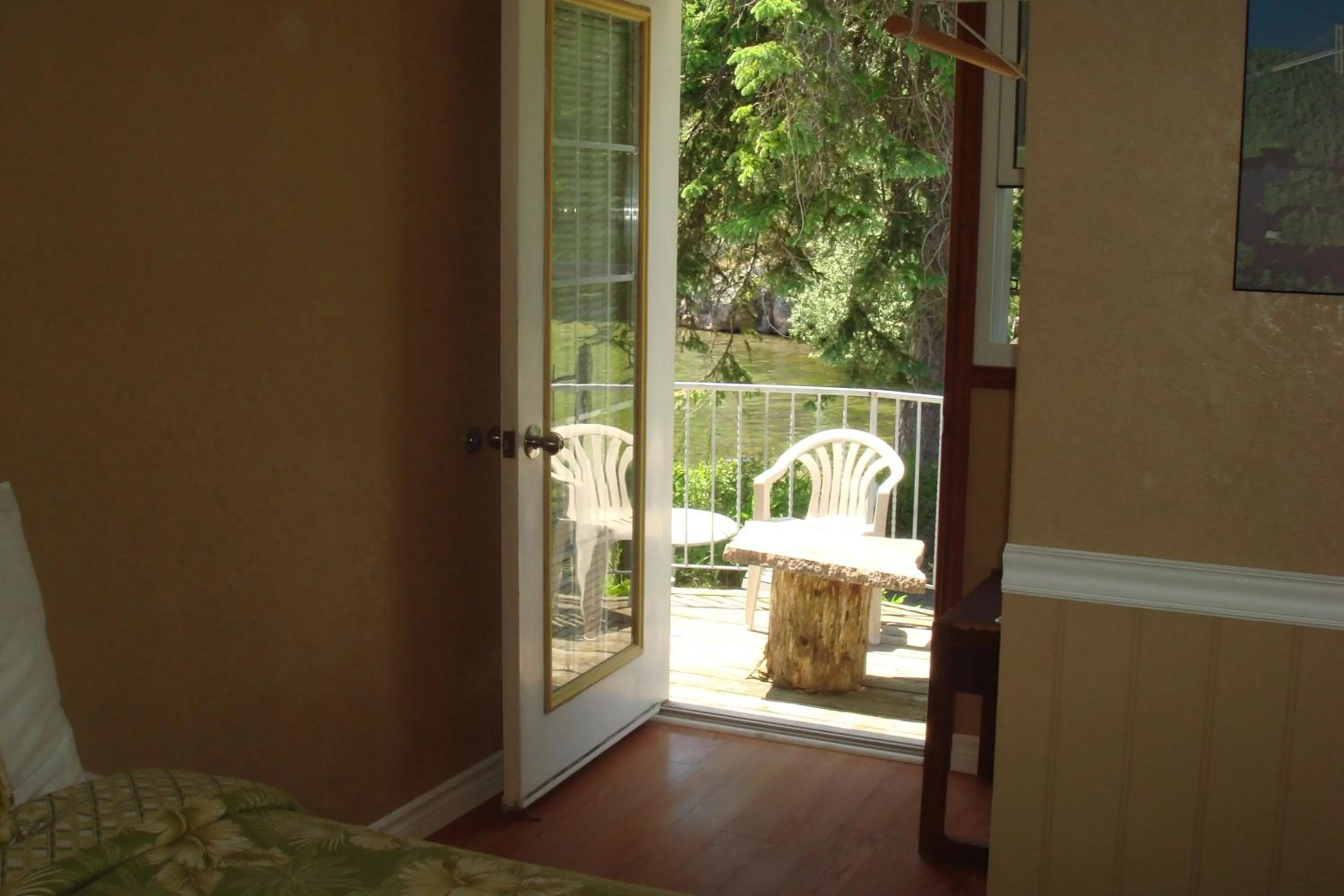 Day in Boathouse Country Inn