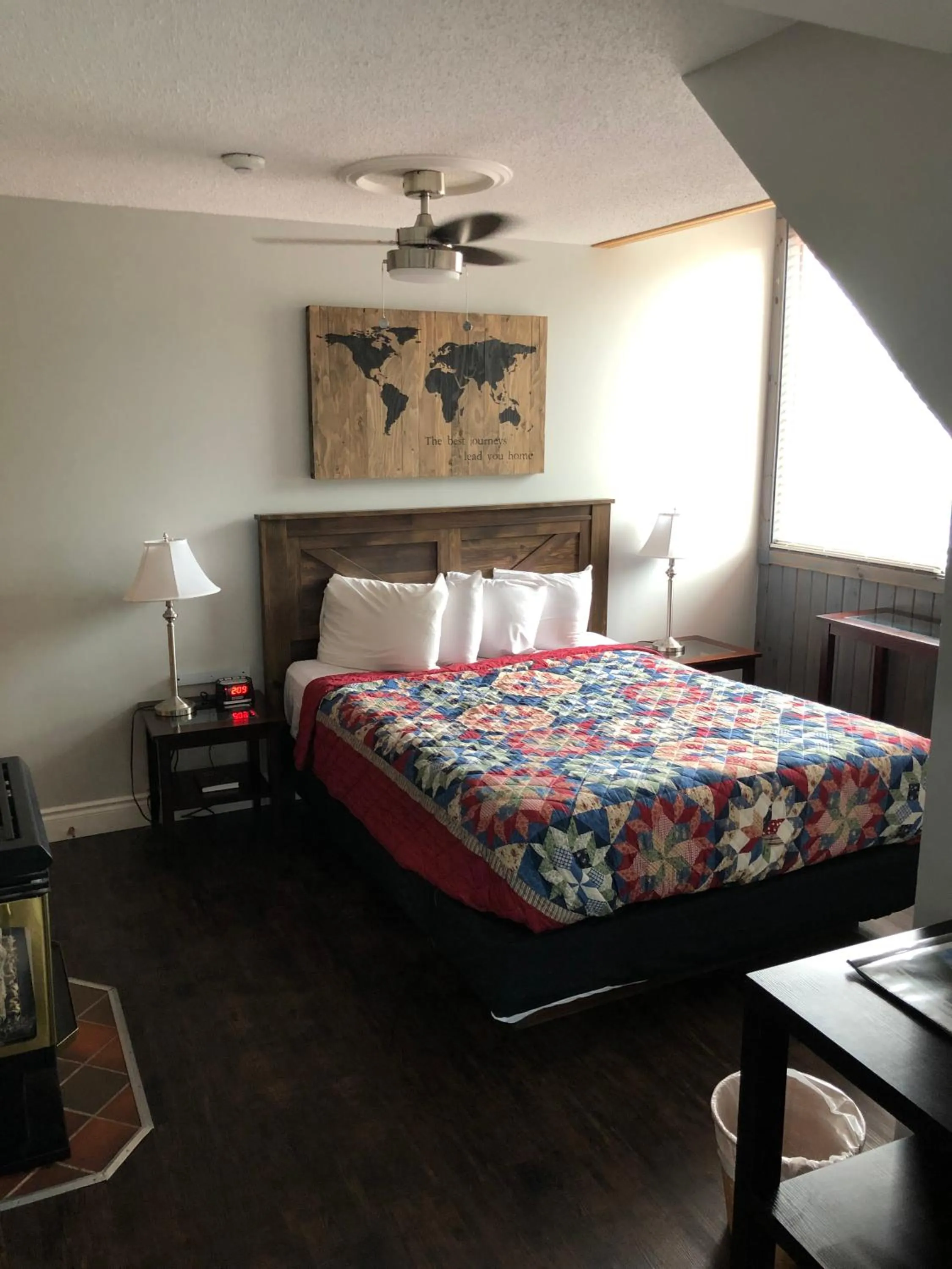 Bed in Boathouse Country Inn