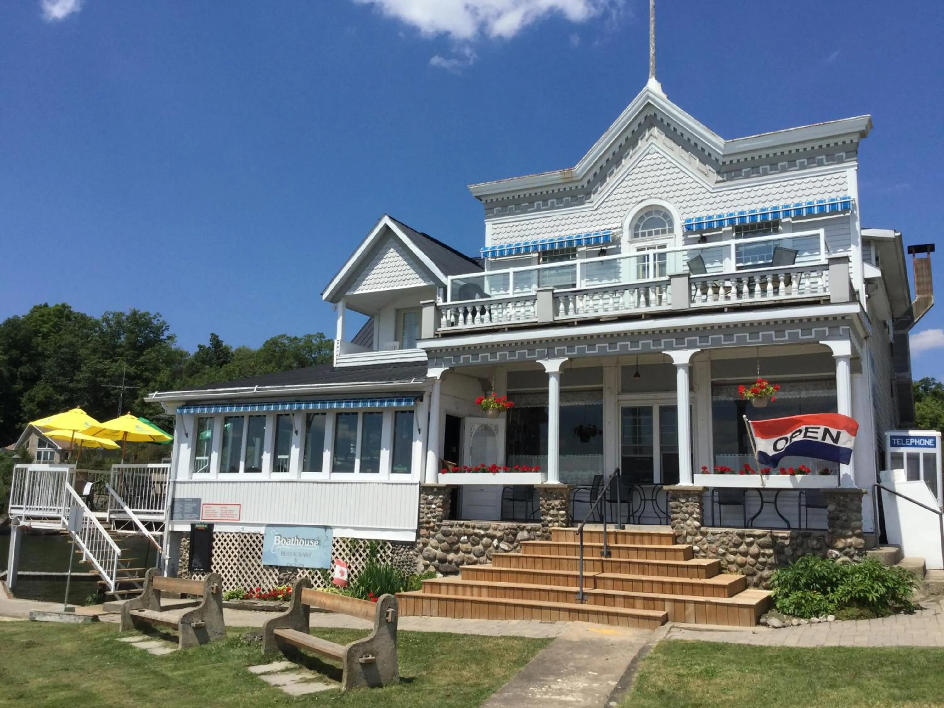 Boathouse Country Inn