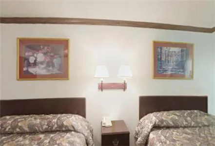 Bed in Executive Inn Muldrow