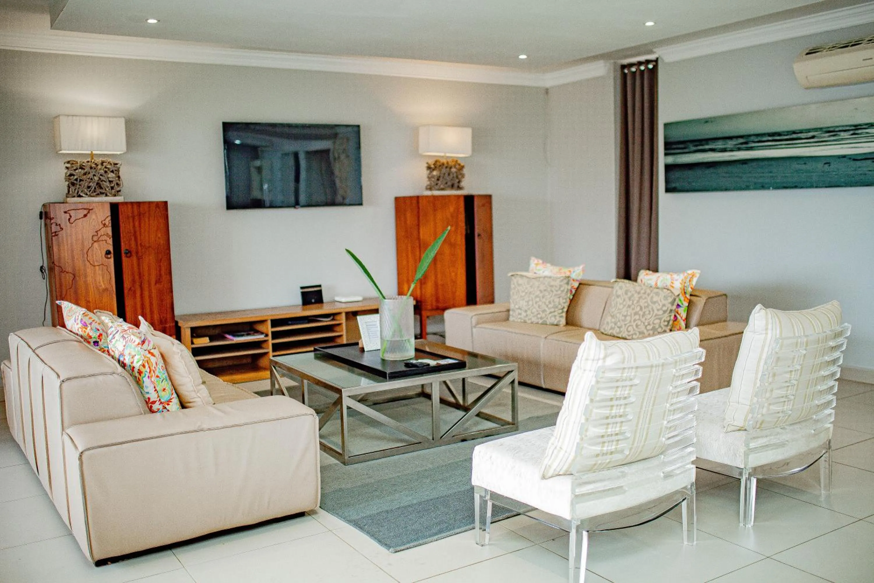 Communal lounge/ TV room in Vetho House Villa Ballito