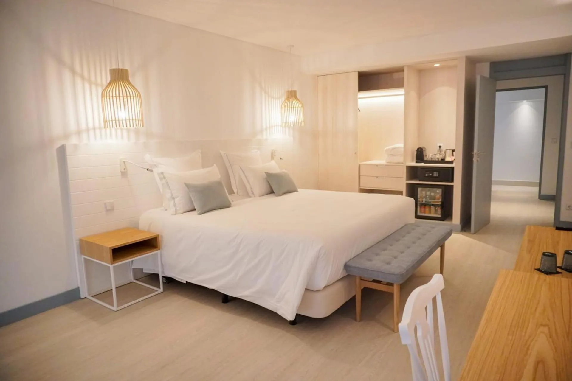 Coffee/tea facilities, Bed in Malibu Foz Hotel - La Maison Younan