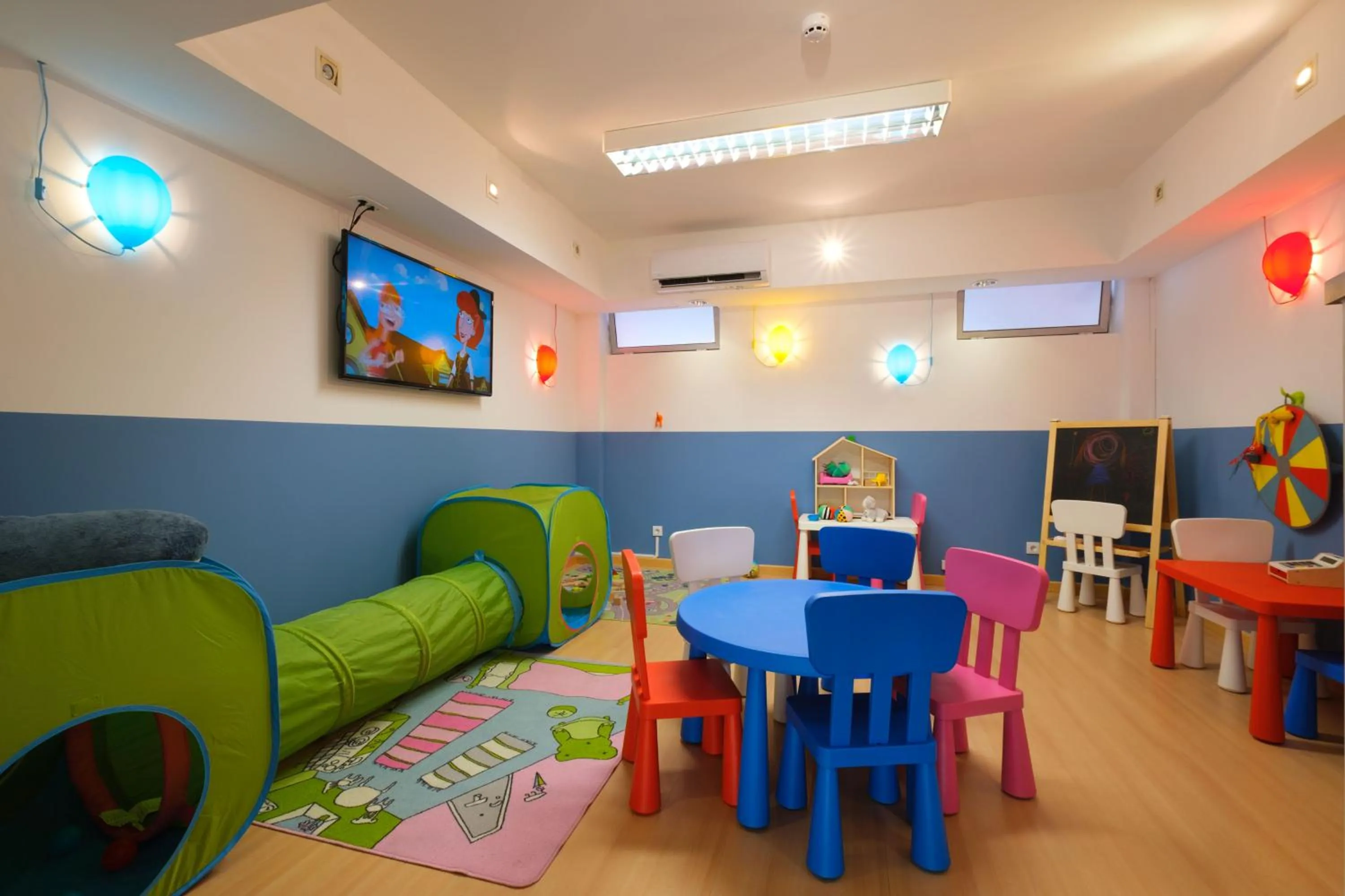 Game Room in Malibu Foz Hotel - La Maison Younan