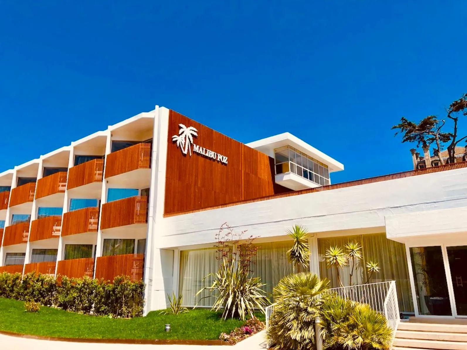 Facade/entrance in Malibu Foz Hotel - La Maison Younan