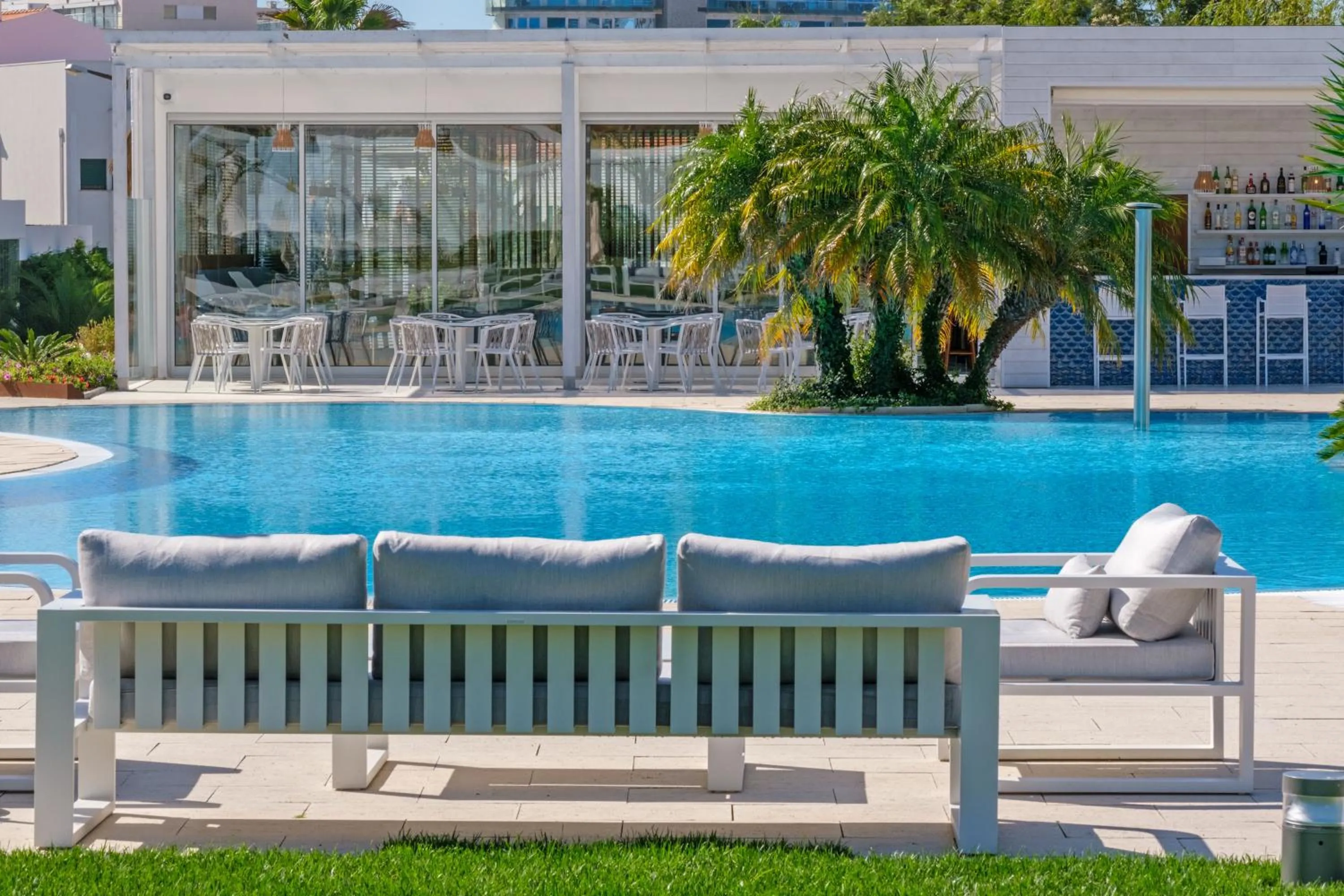 Summer in Malibu Foz Hotel - La Maison Younan