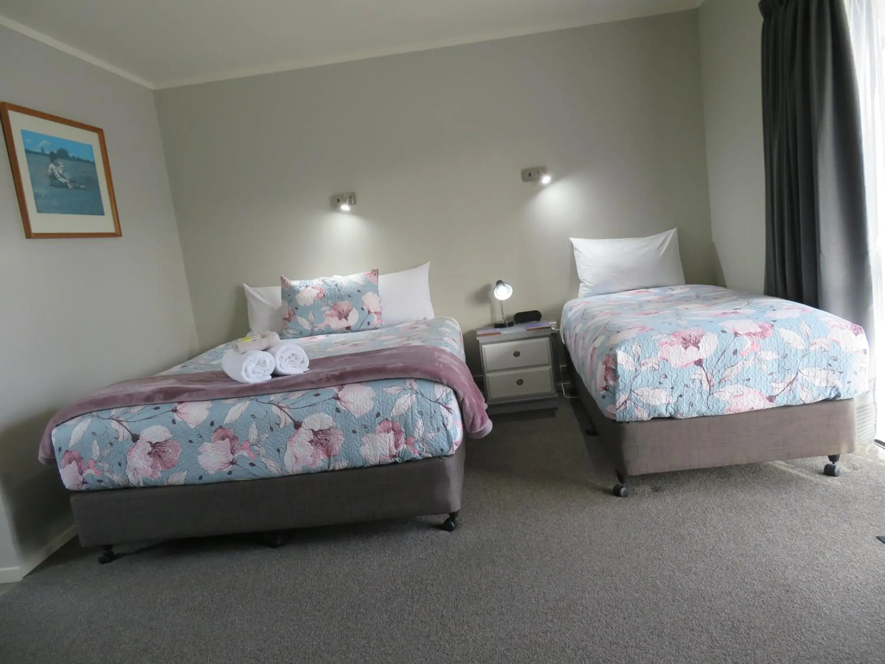 Twin Room in Commodore Court Motel Twin Room in Commodore Court Motel