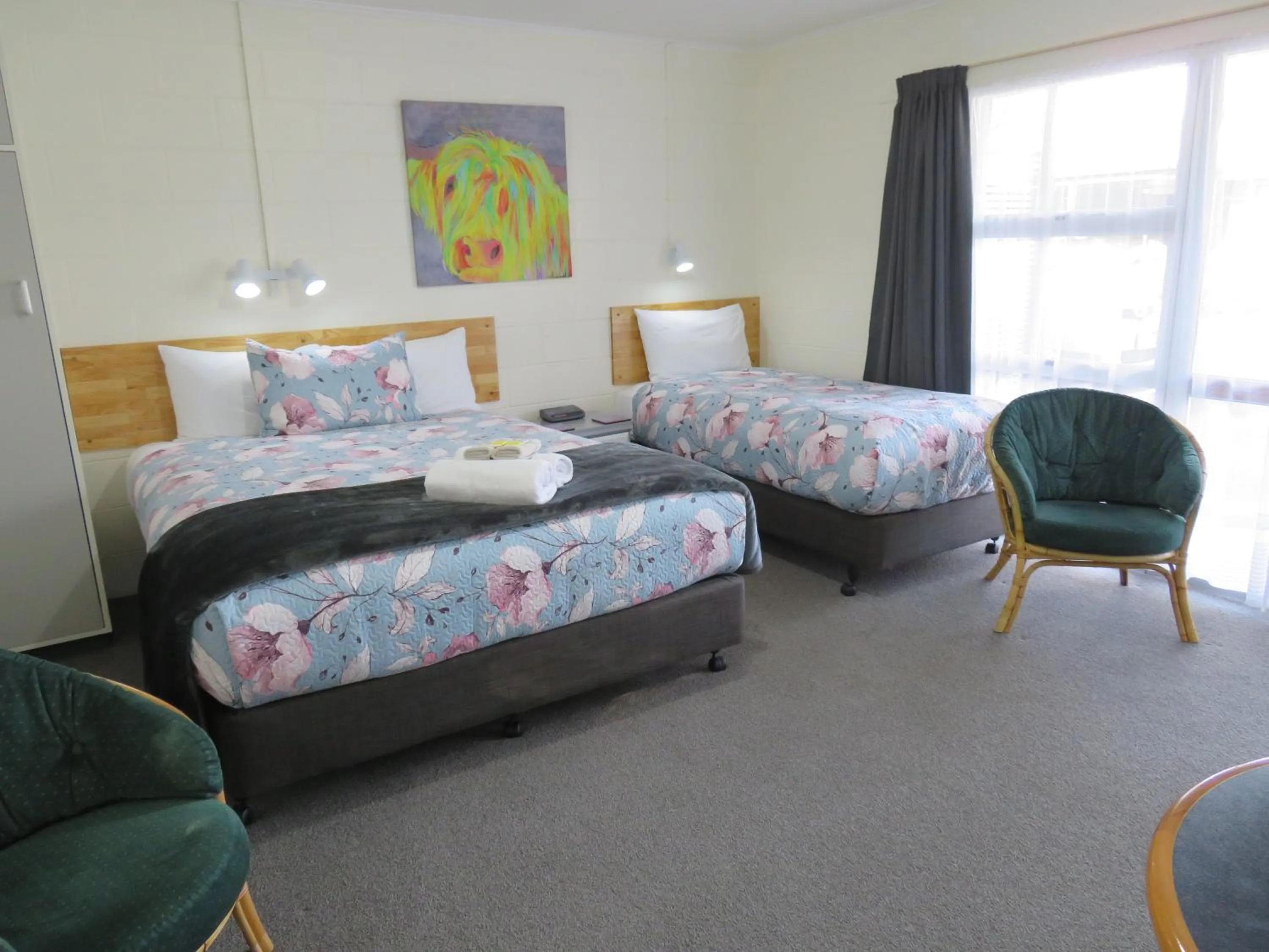 Bed in Commodore Court Motel