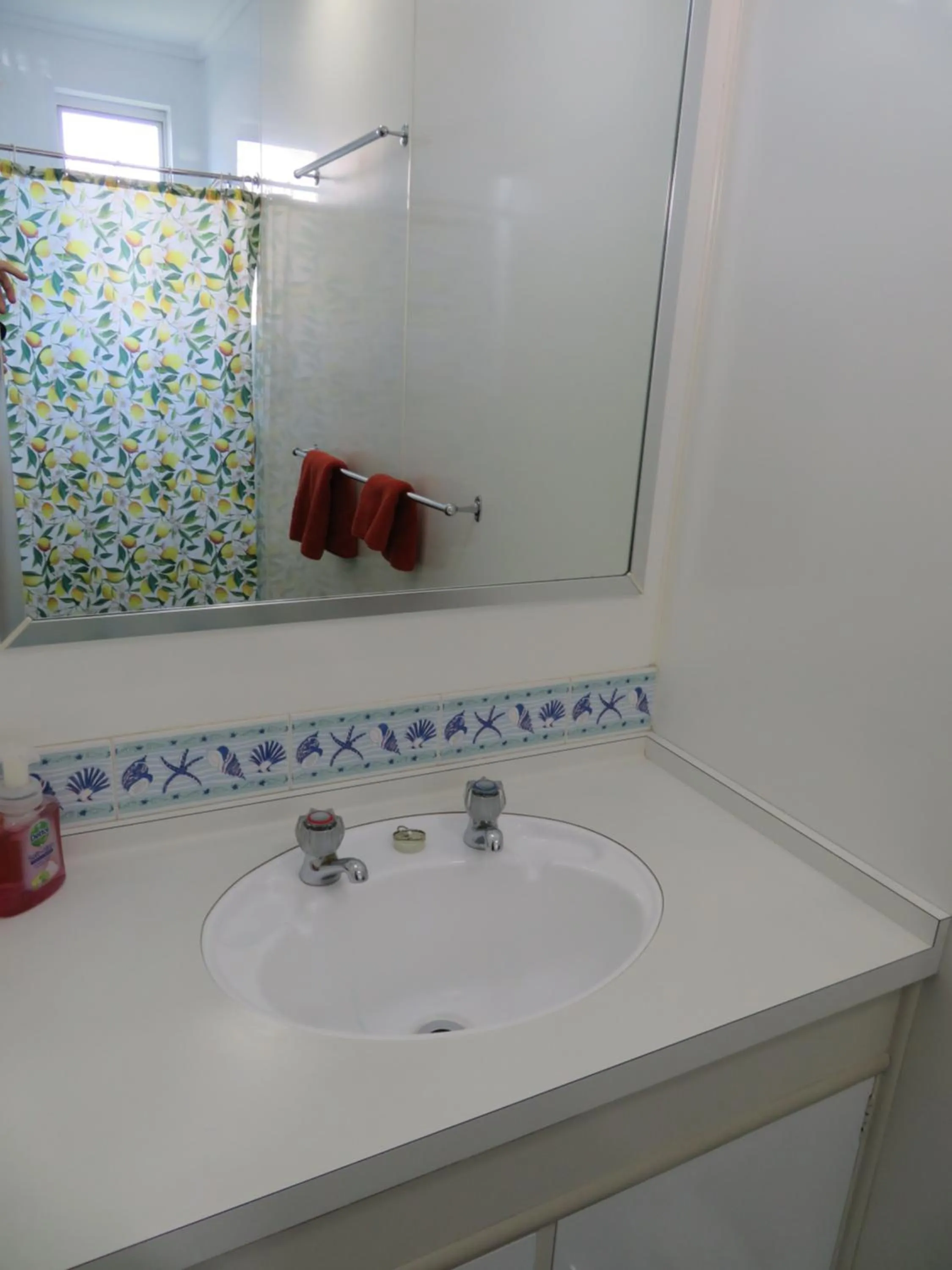 Bathroom in Commodore Court Motel