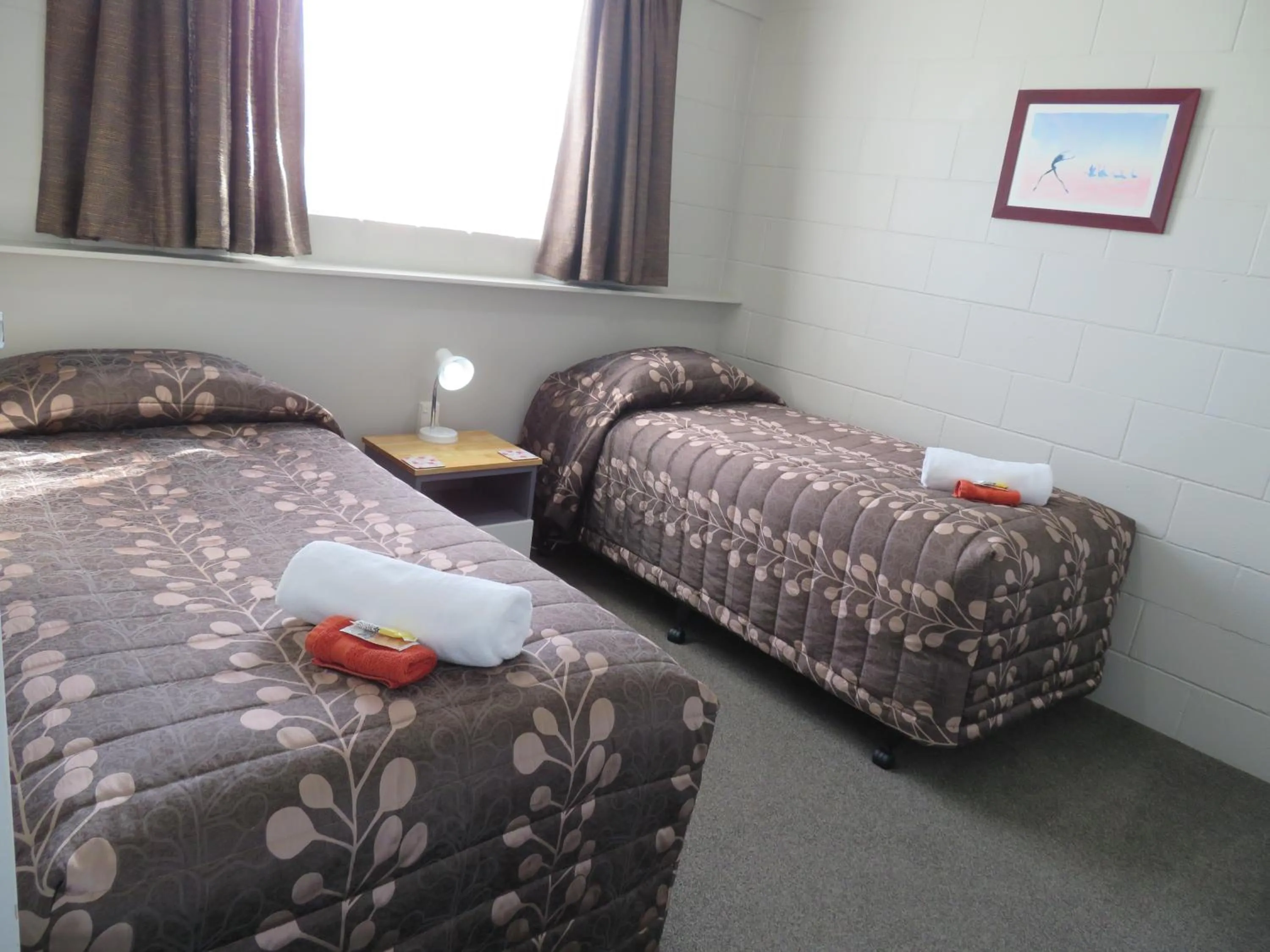 Bedroom, Bed in Commodore Court Motel