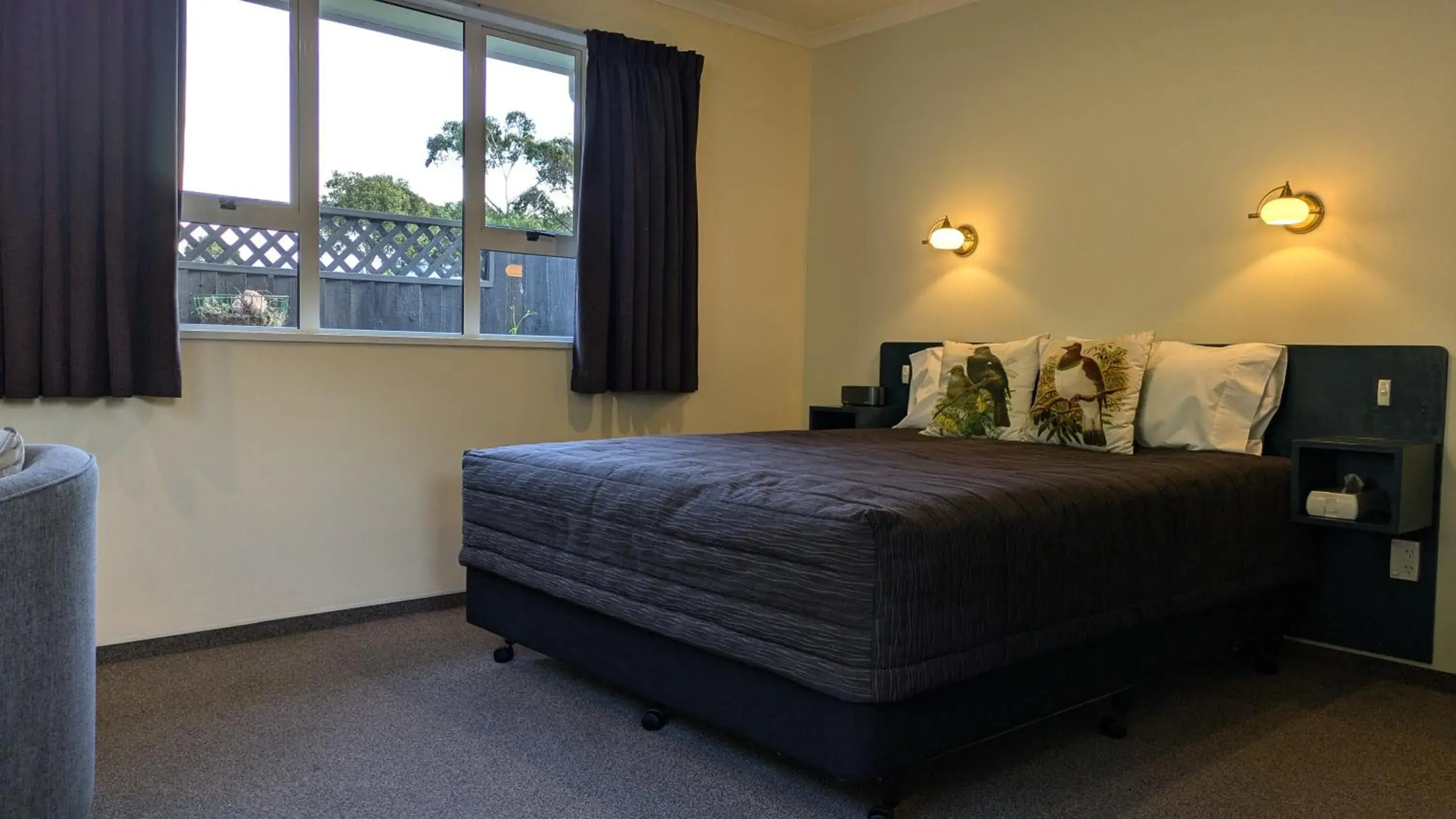 Queen Room (No Kitchen facility) in The Peninsula Kaikoura Queen Room (No Kitchen facility) in The Peninsula Kaikoura