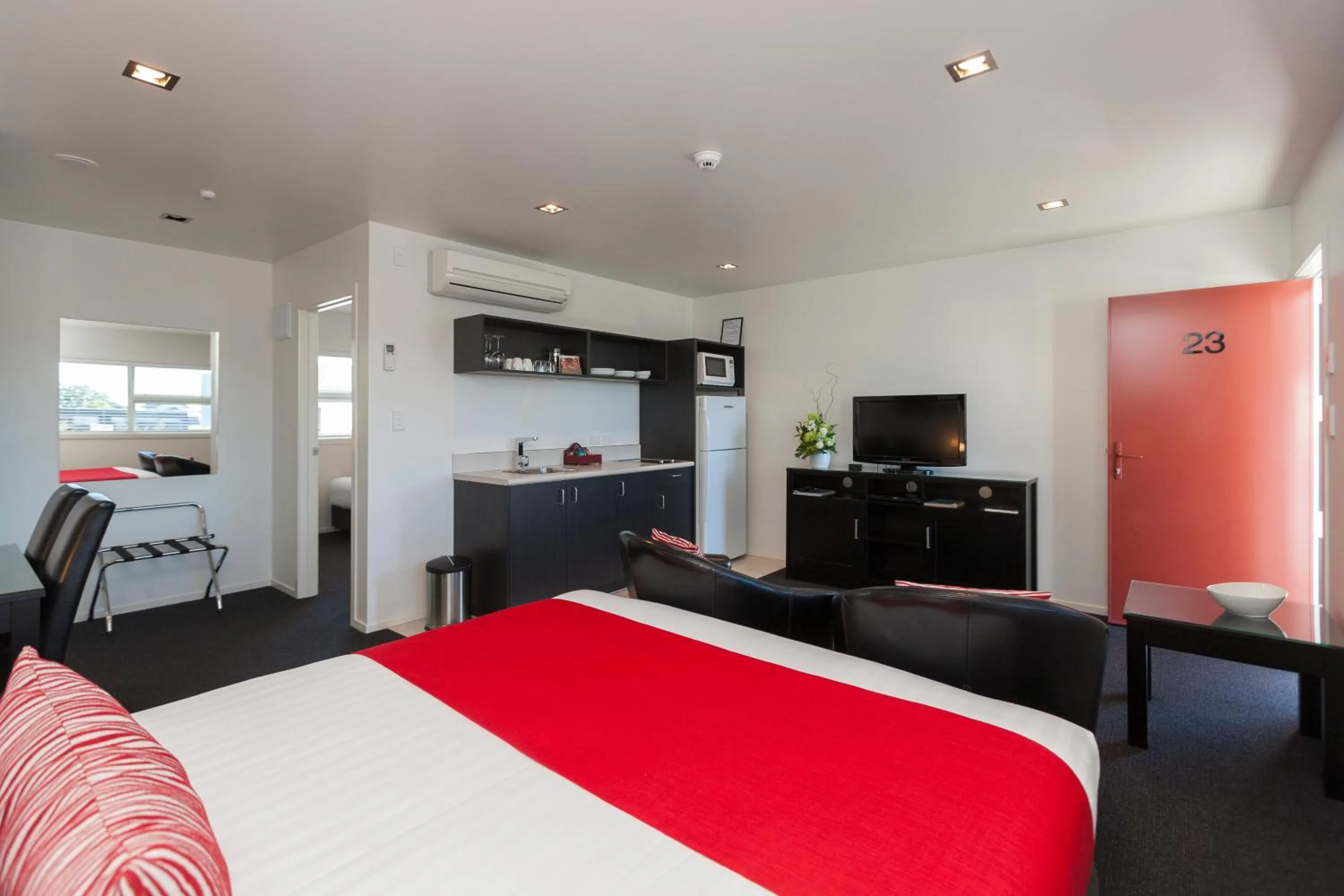 Photo of the whole room, Bed in The Dawson Motel