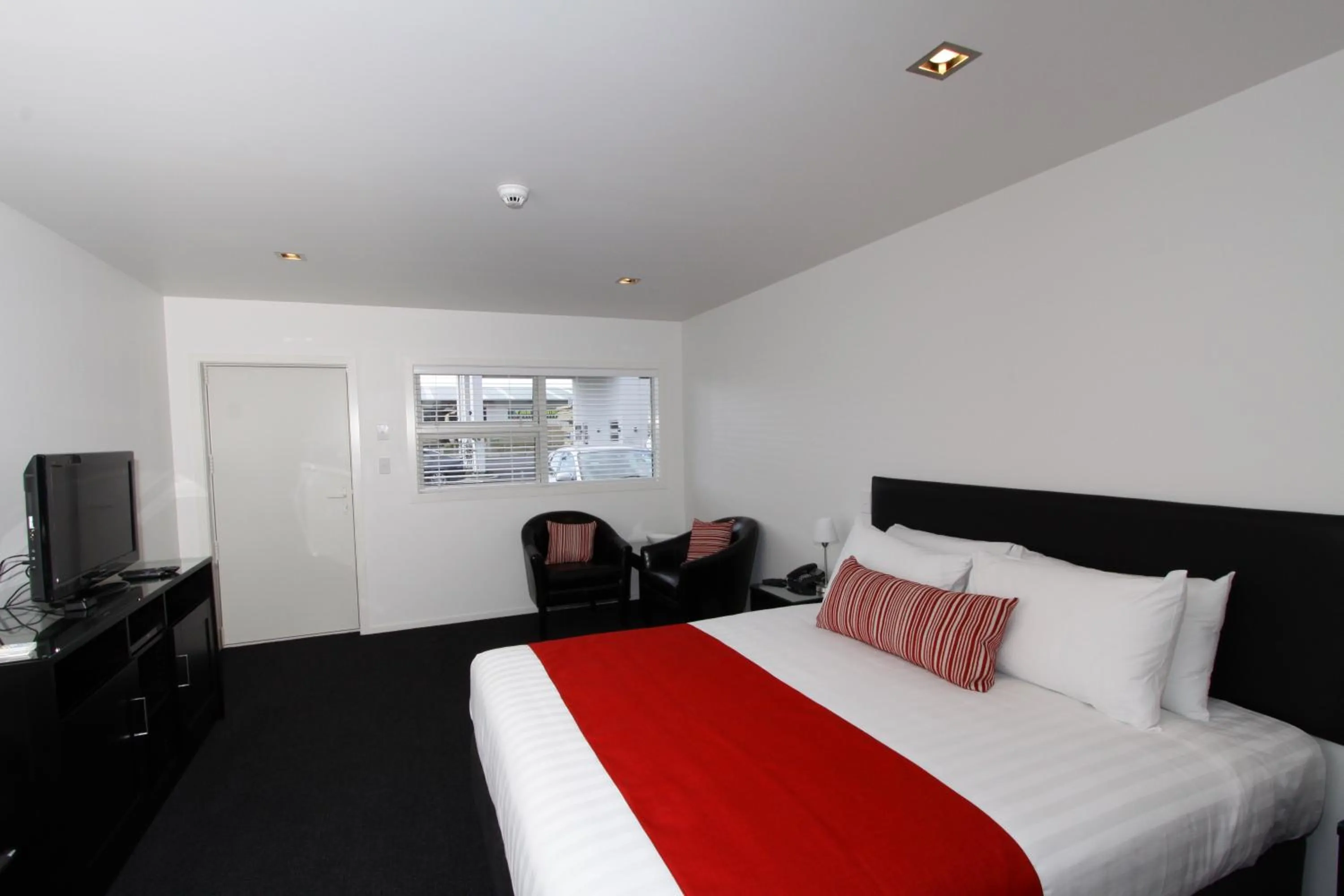 Bed in The Dawson Motel