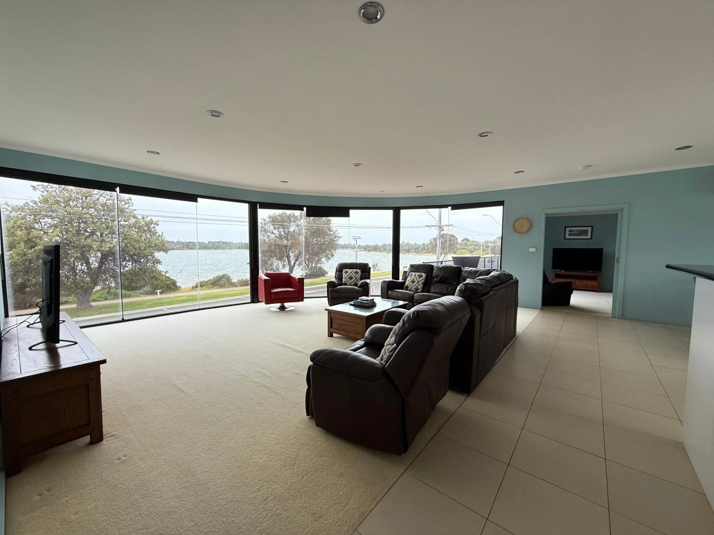 Living room in Heyfield Motel and Apartments