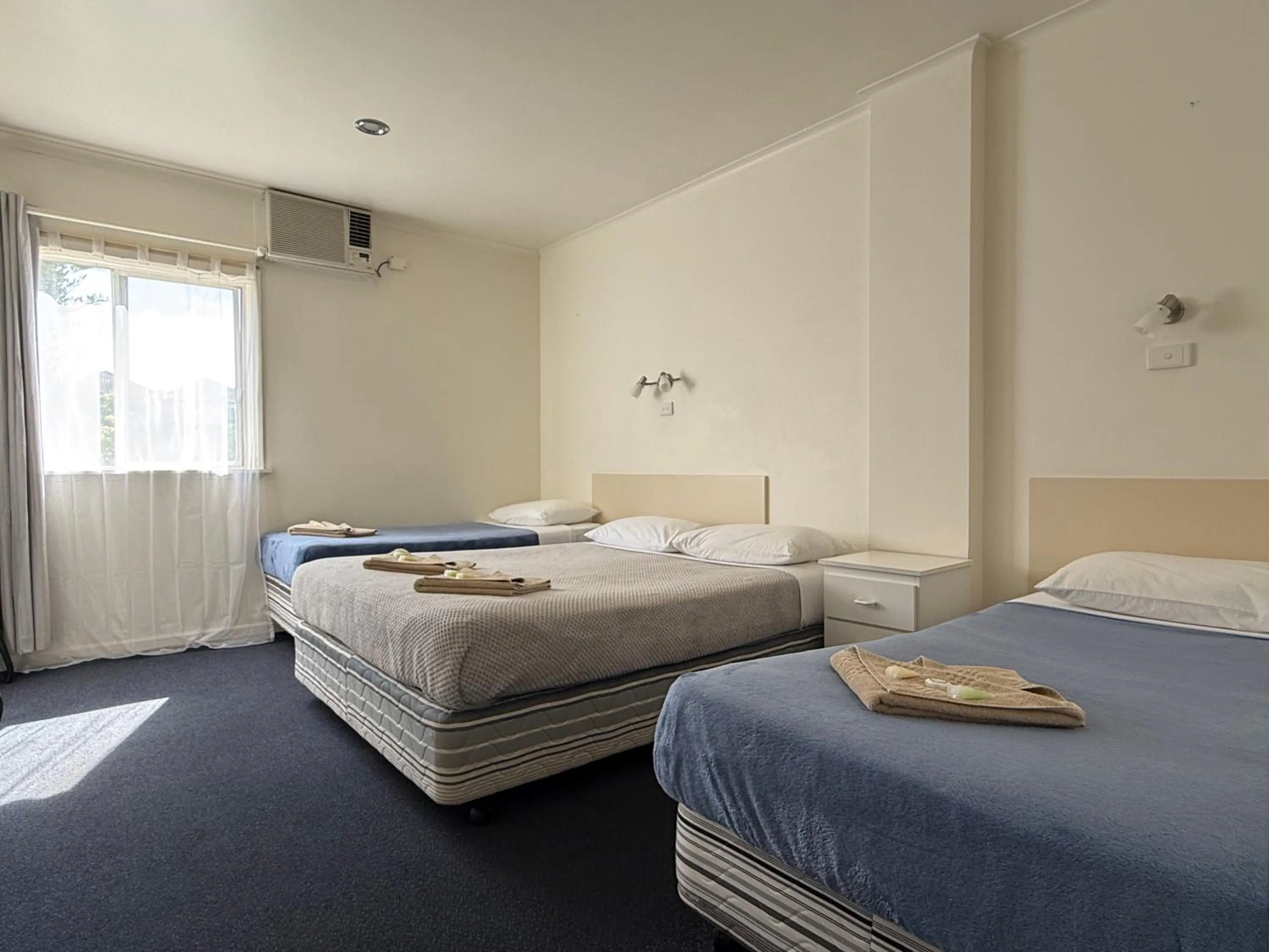 Bedroom, Bed in Heyfield Motel and Apartments