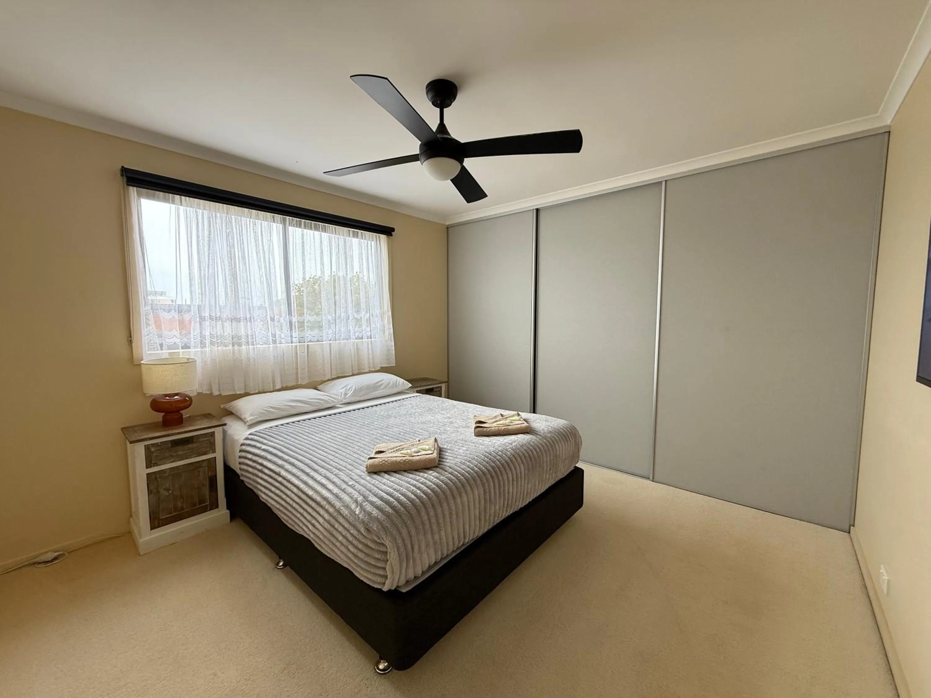 Bedroom, Bed in Heyfield Motel and Apartments