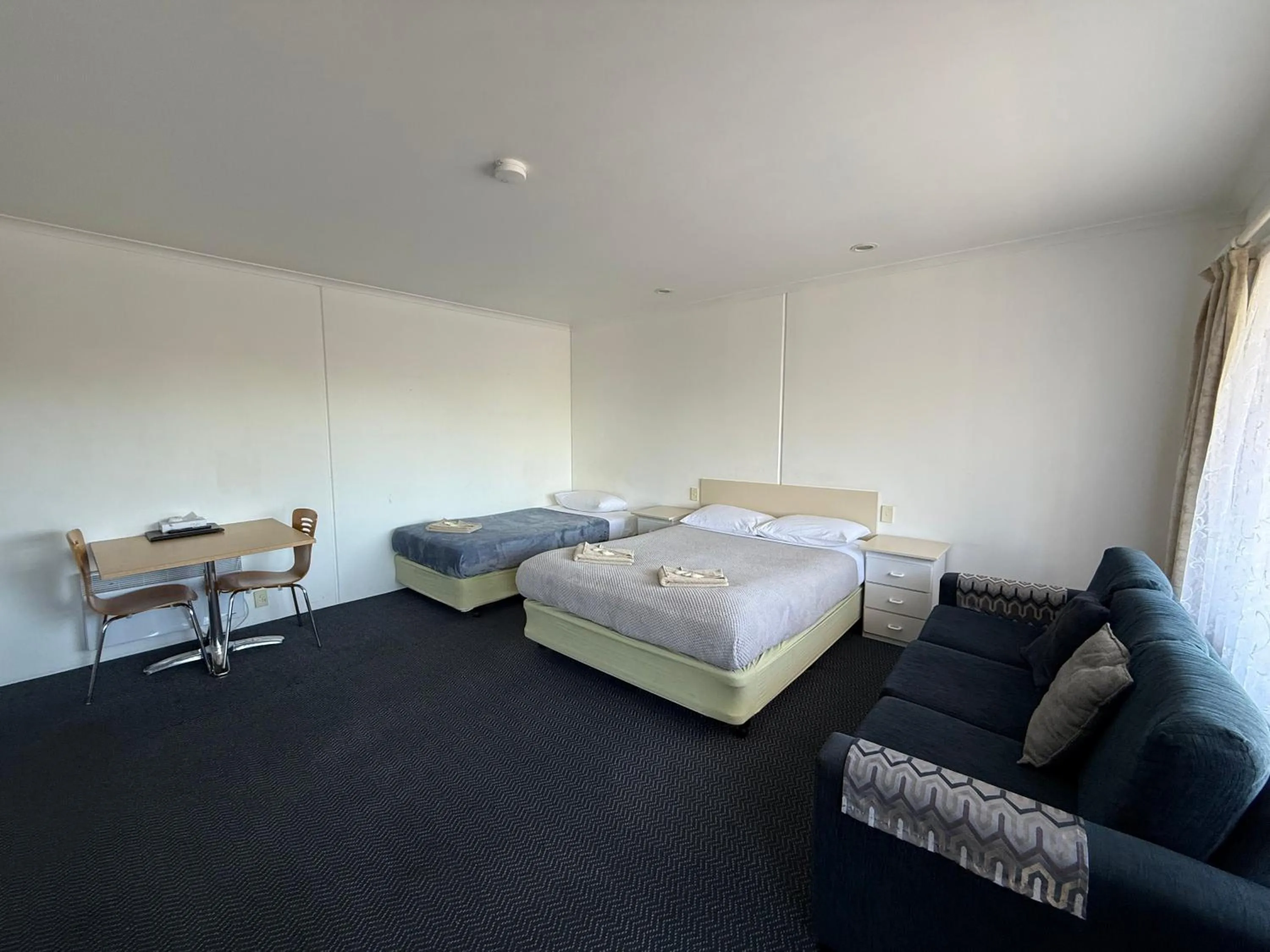 Bedroom, Bed in Heyfield Motel and Apartments