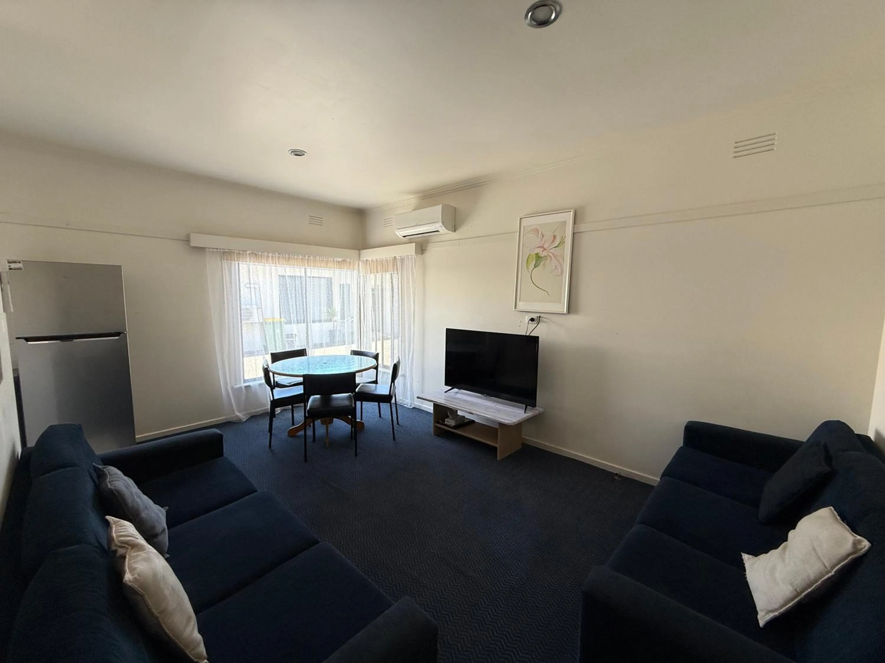 Living room in Heyfield Motel and Apartments