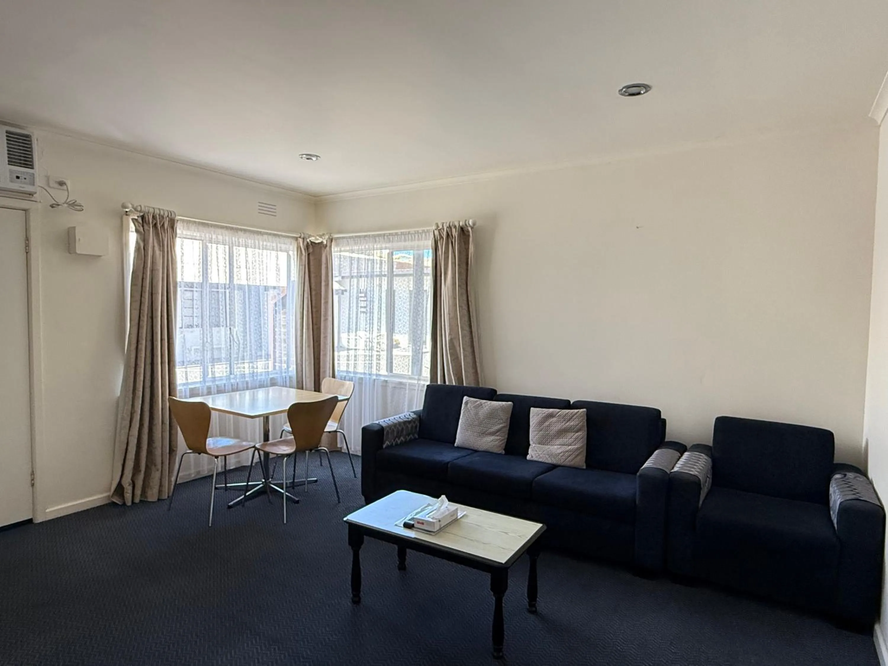 Living room in Heyfield Motel and Apartments