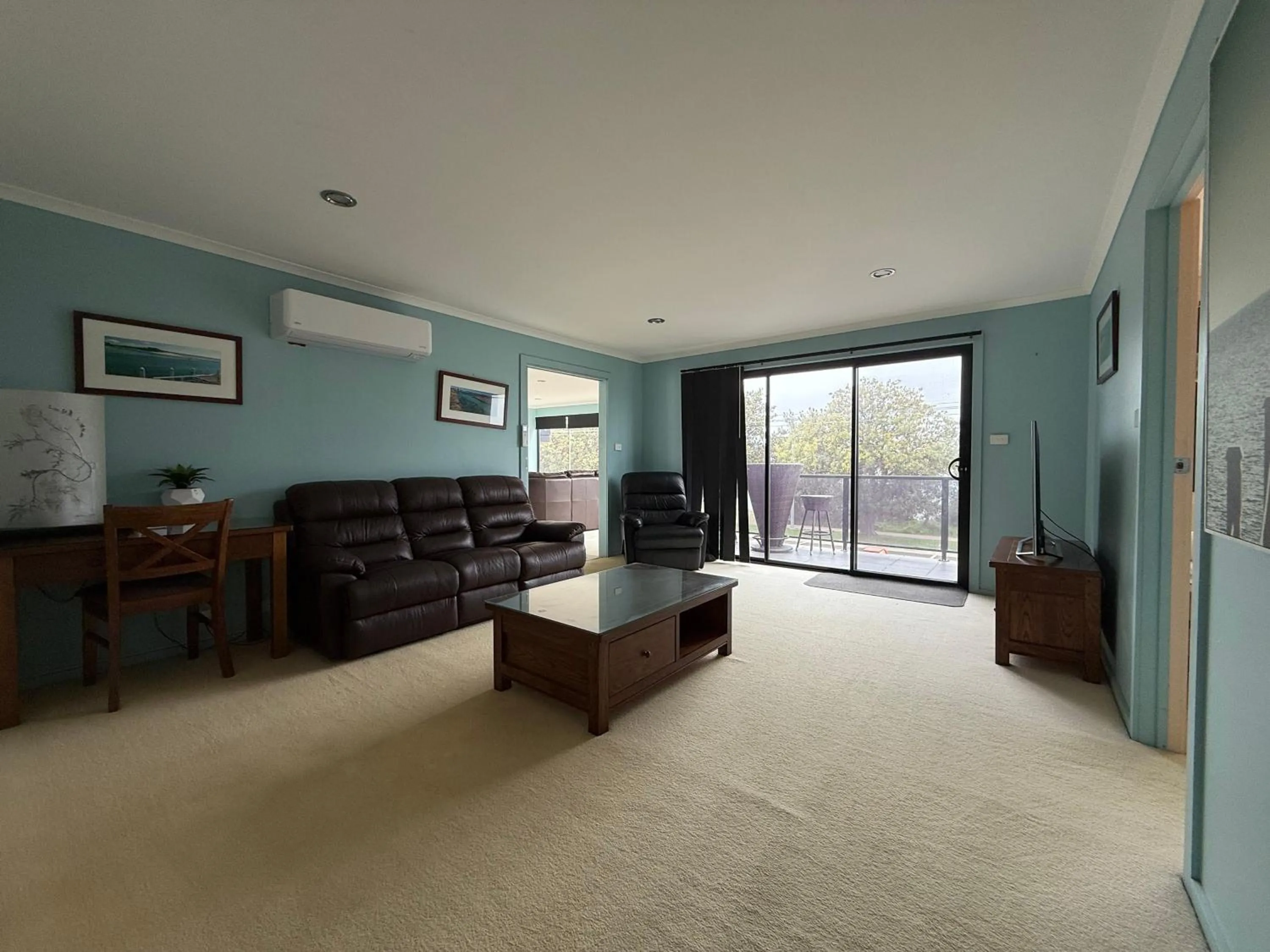 Living room in Heyfield Motel and Apartments