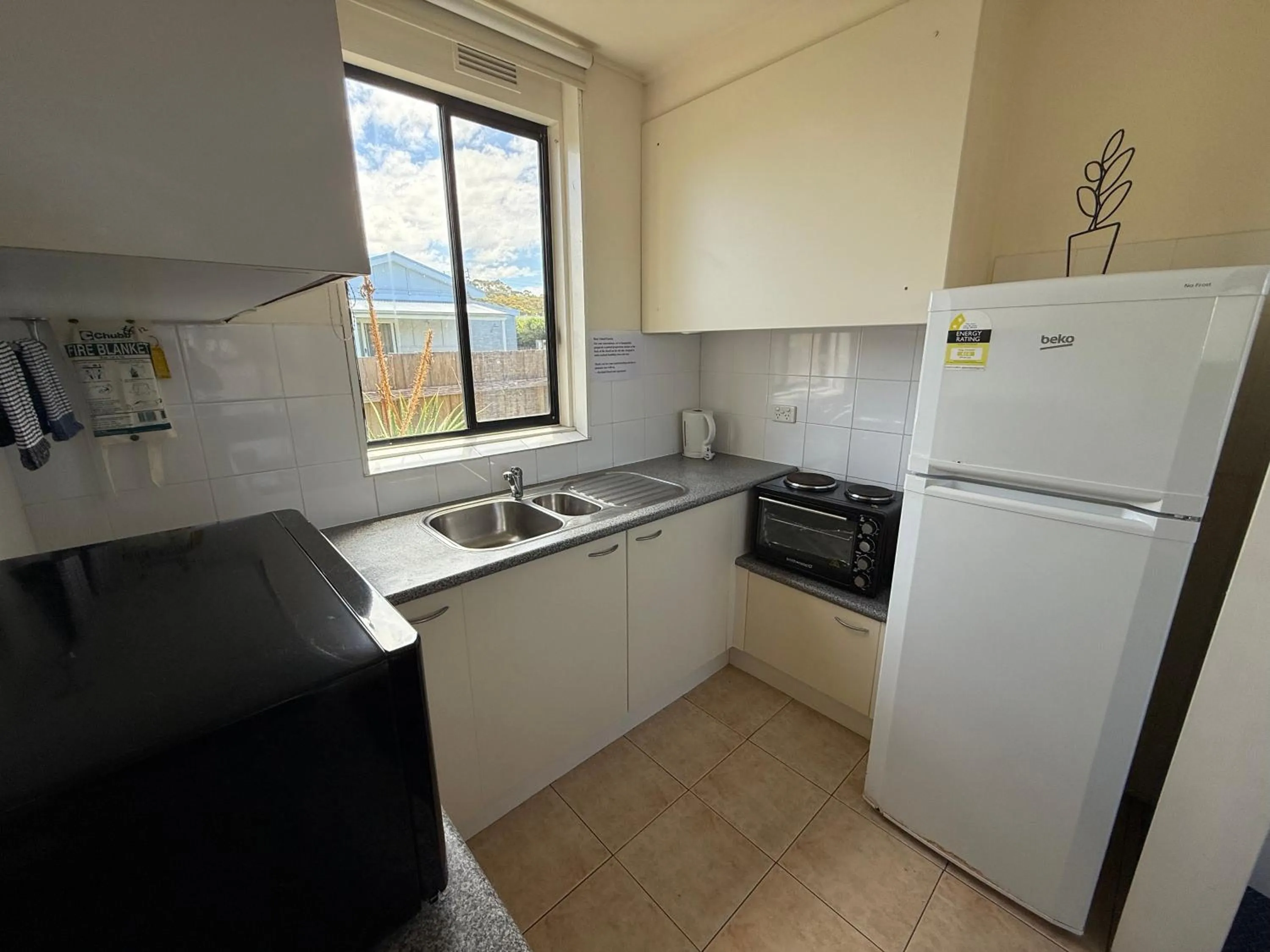 Kitchen or kitchenette in Heyfield Motel and Apartments