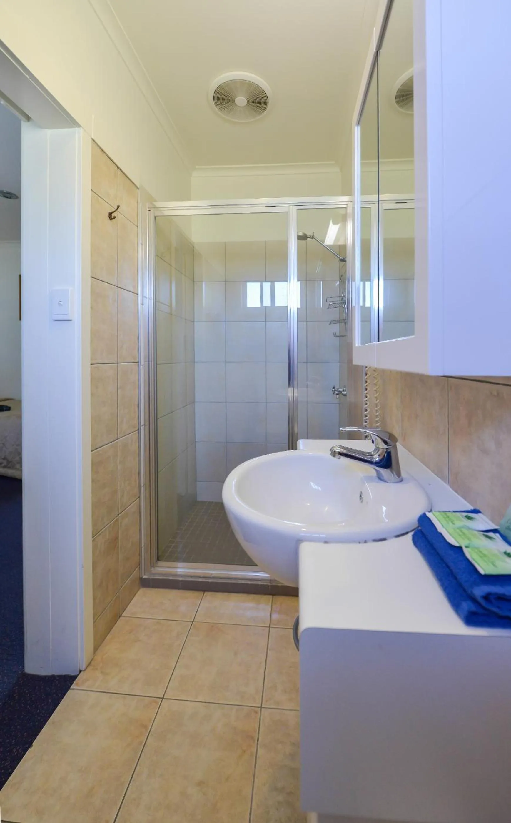Bathroom in Heyfield Motel and Apartments