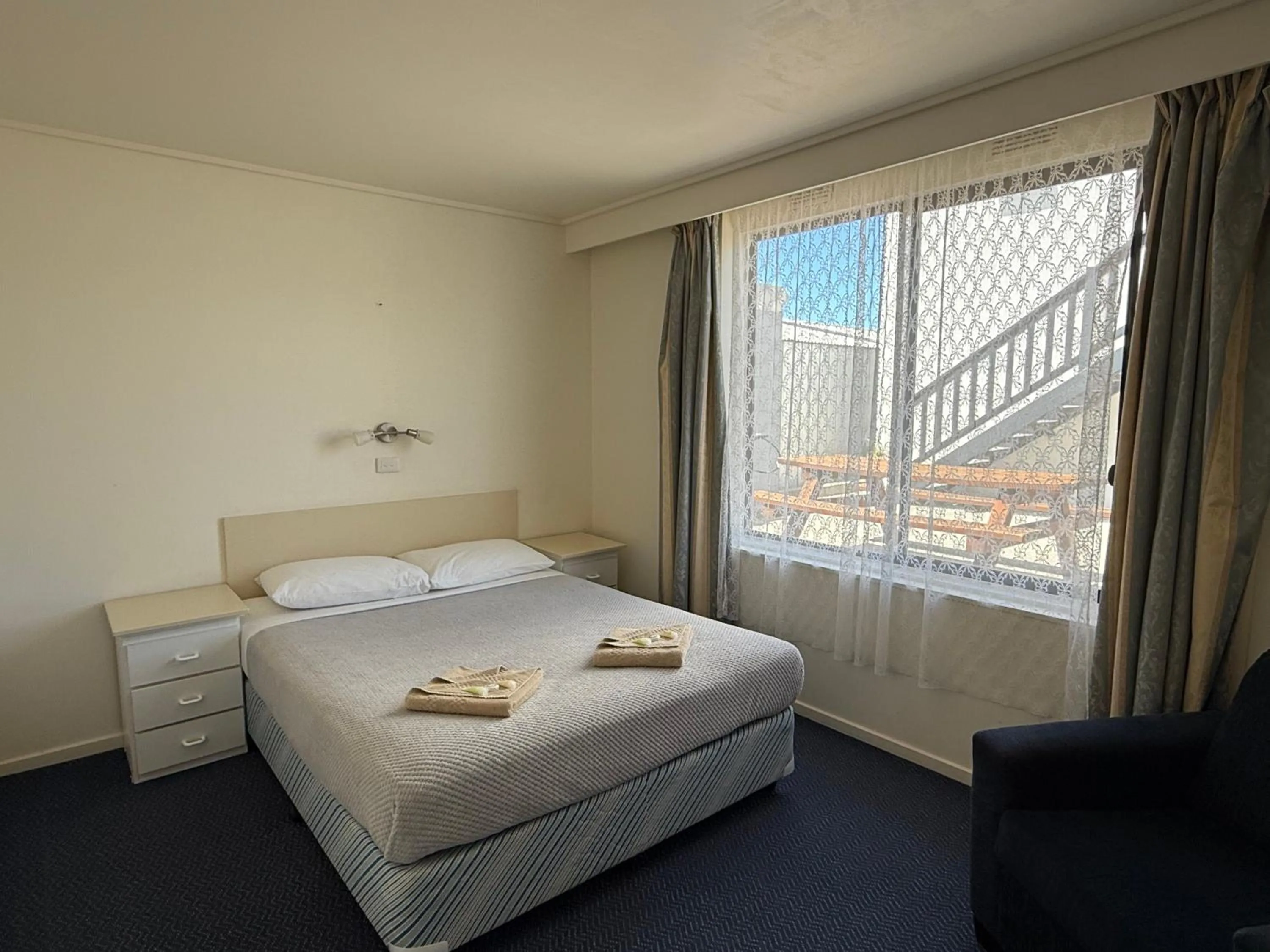 Bedroom, Bed in Heyfield Motel and Apartments