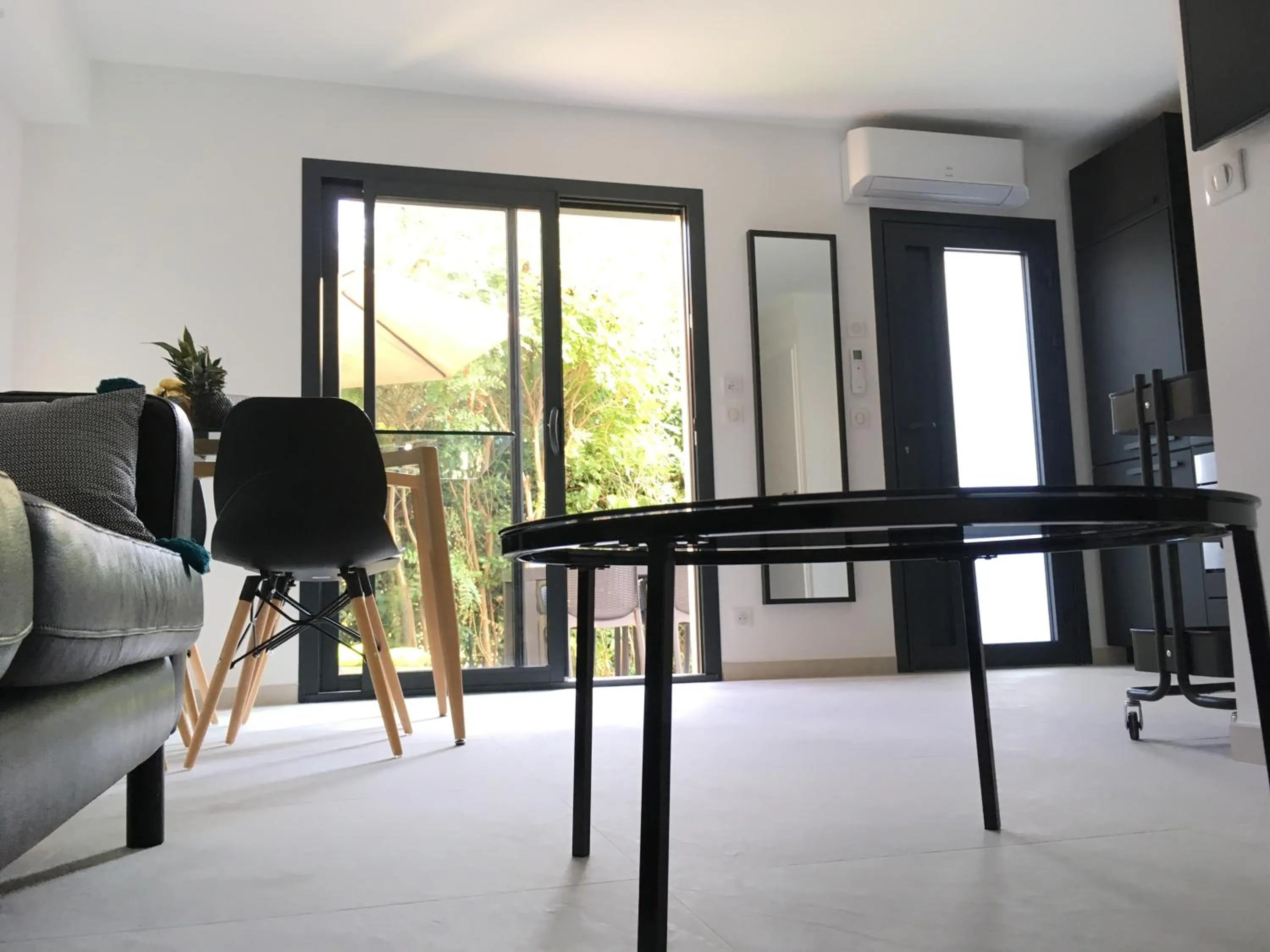 Communal lounge/ TV room in Cassis Ma Vie Là