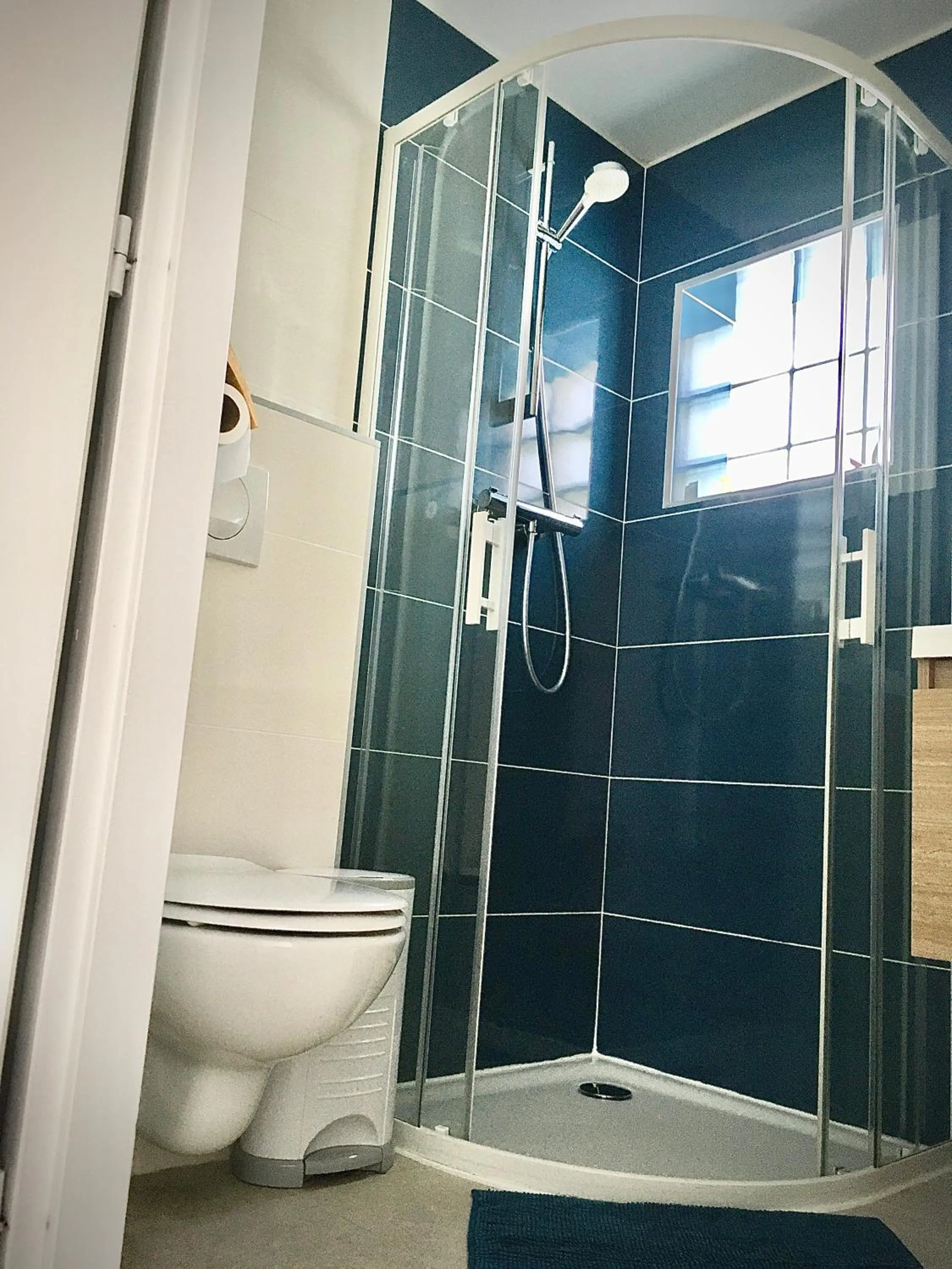 Bathroom in Cassis Ma Vie Là