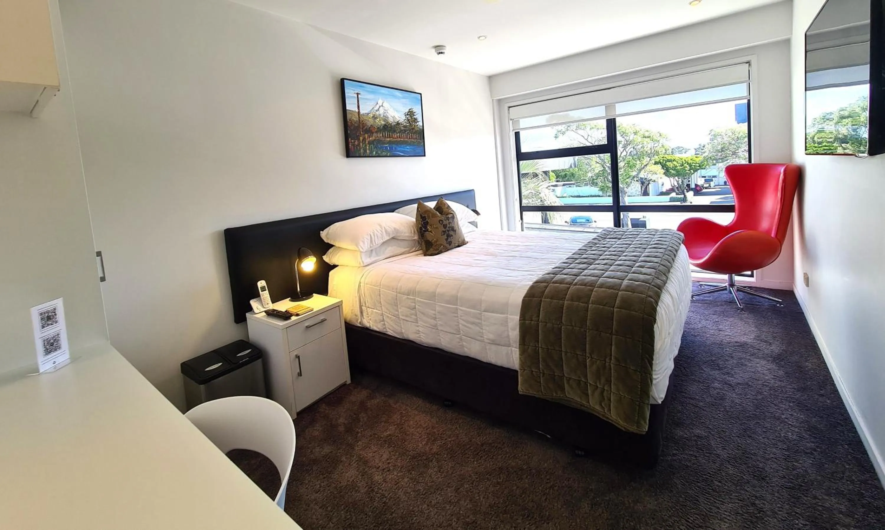 Bed in The Devon Hotel A Heritage Hotel