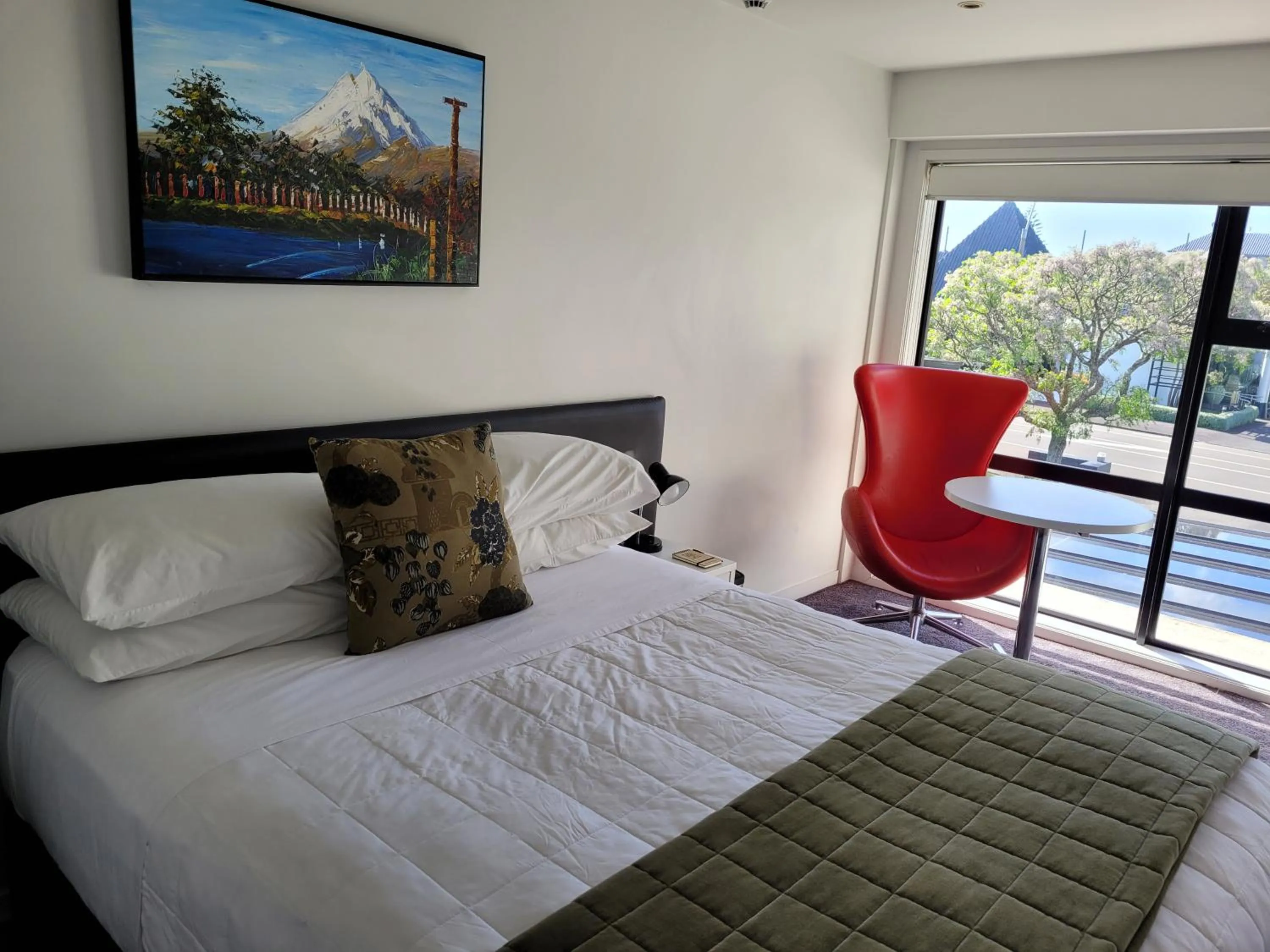 Bed in The Devon Hotel A Heritage Hotel