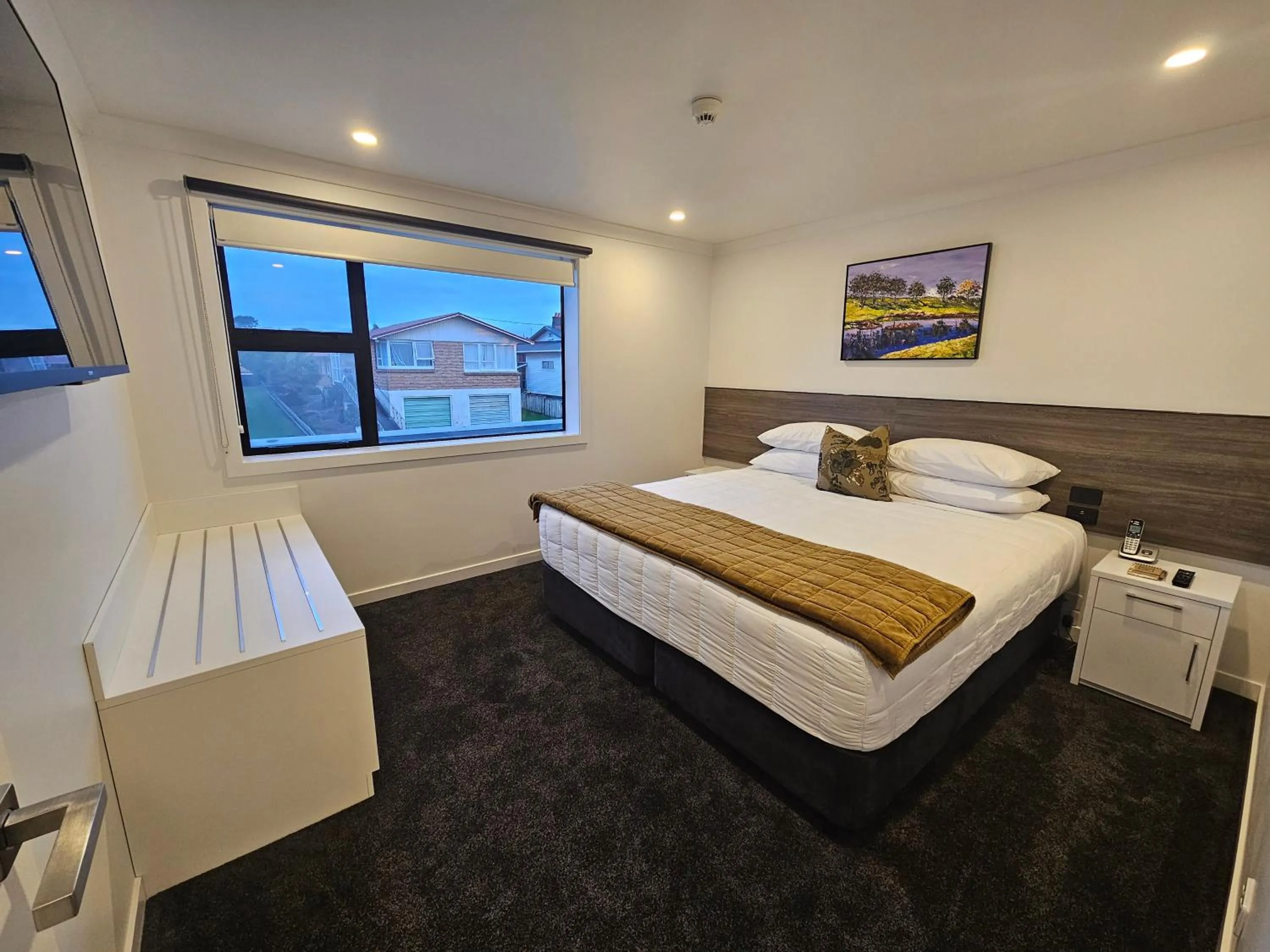 Bed in The Devon Hotel A Heritage Hotel