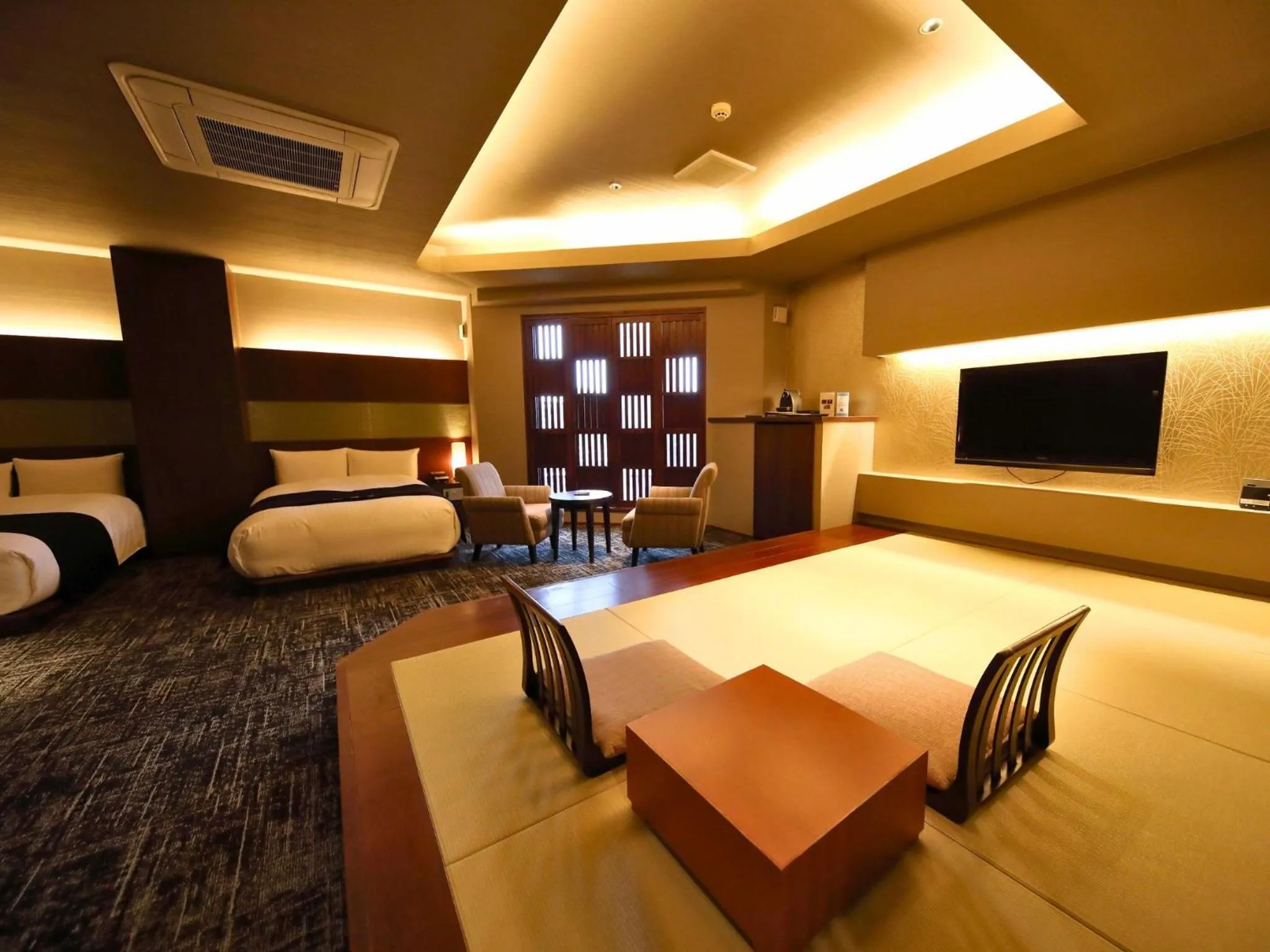 Photo of the whole room, Bed in Ryotei Matsuya Honkan Suizenji