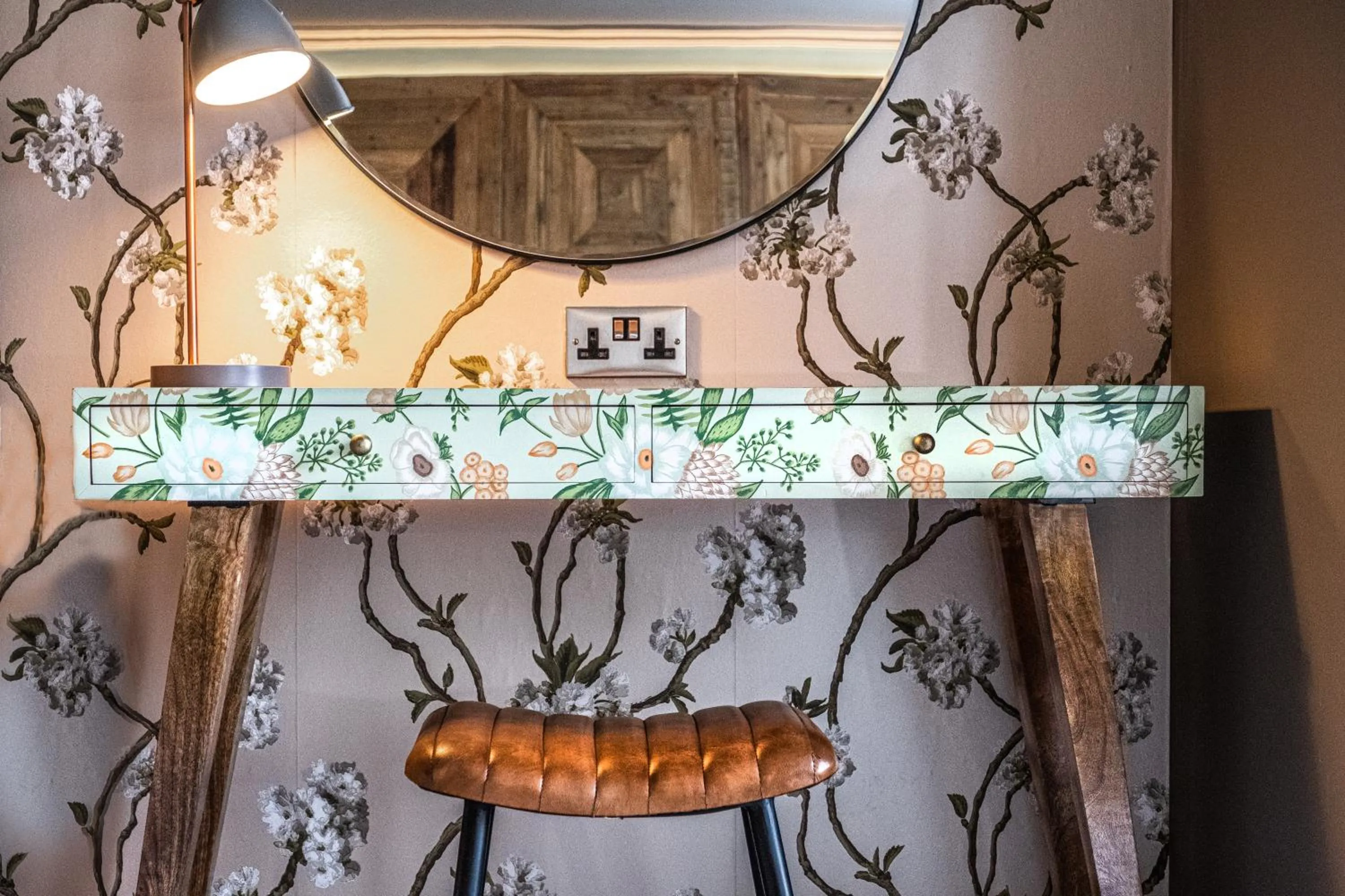 Decorative detail in The Cricketers Clavering