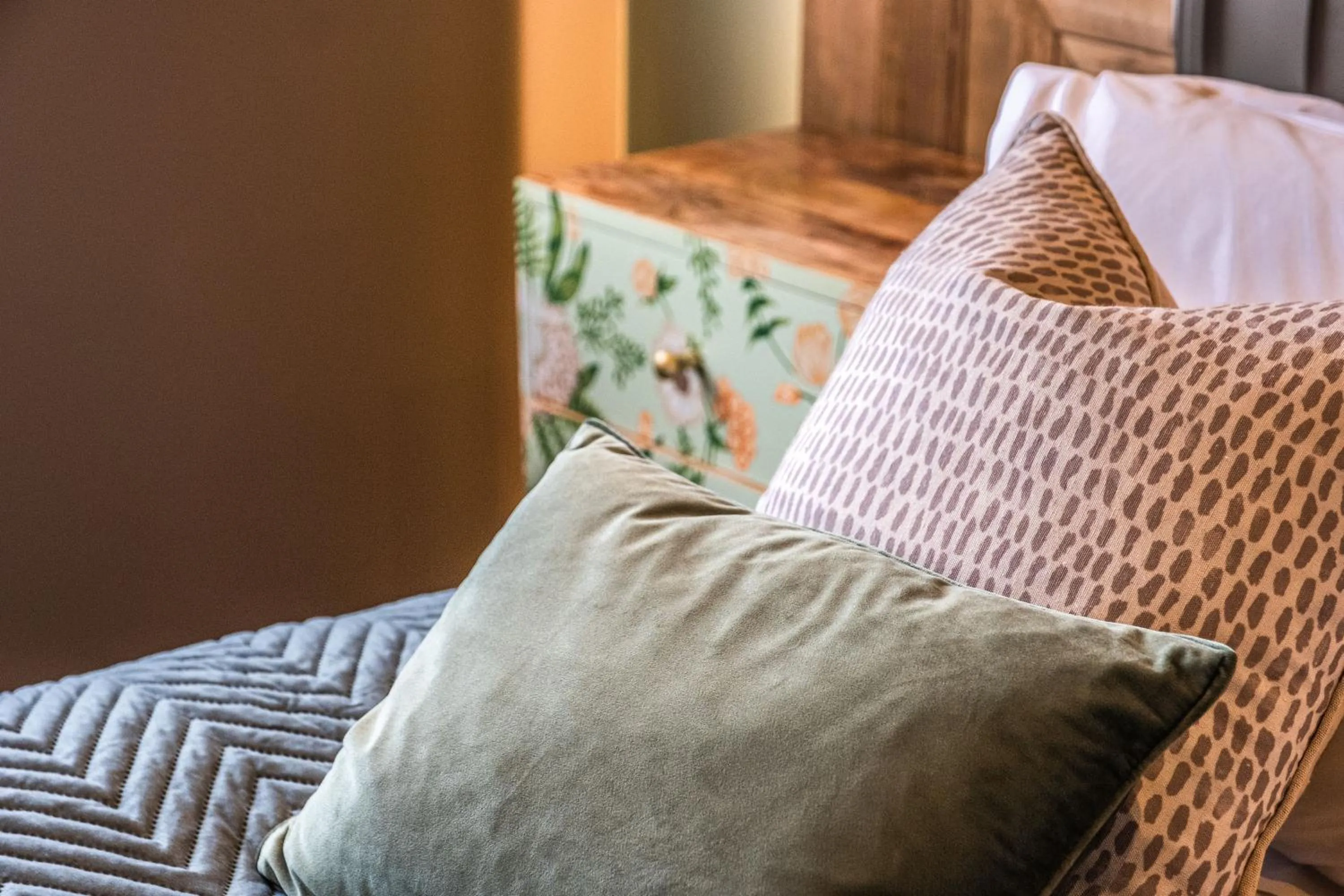 Decorative detail, Bed in The Cricketers Clavering