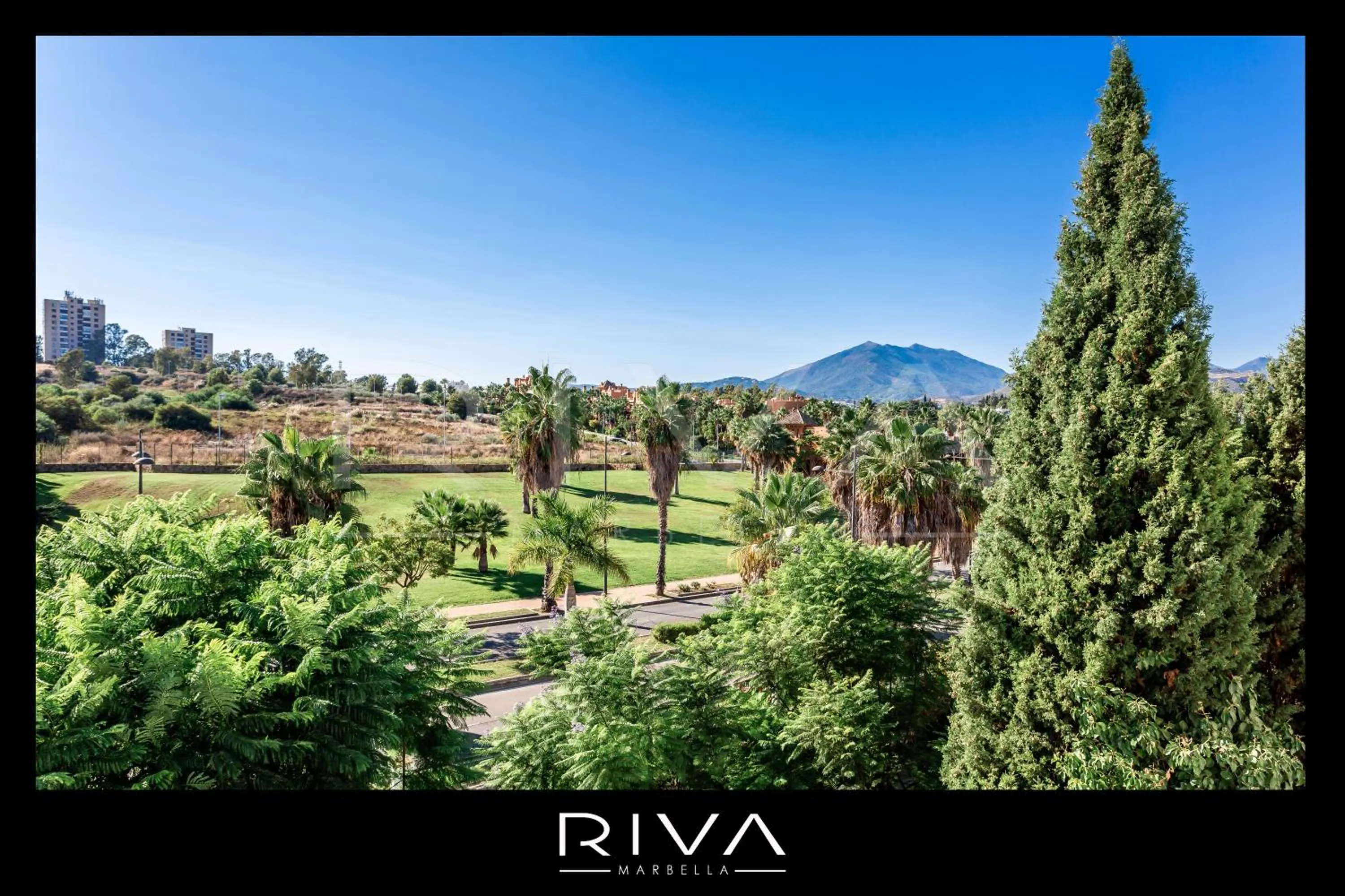 Garden view in by Riva - 4 bedroom apartment in Dama de noche