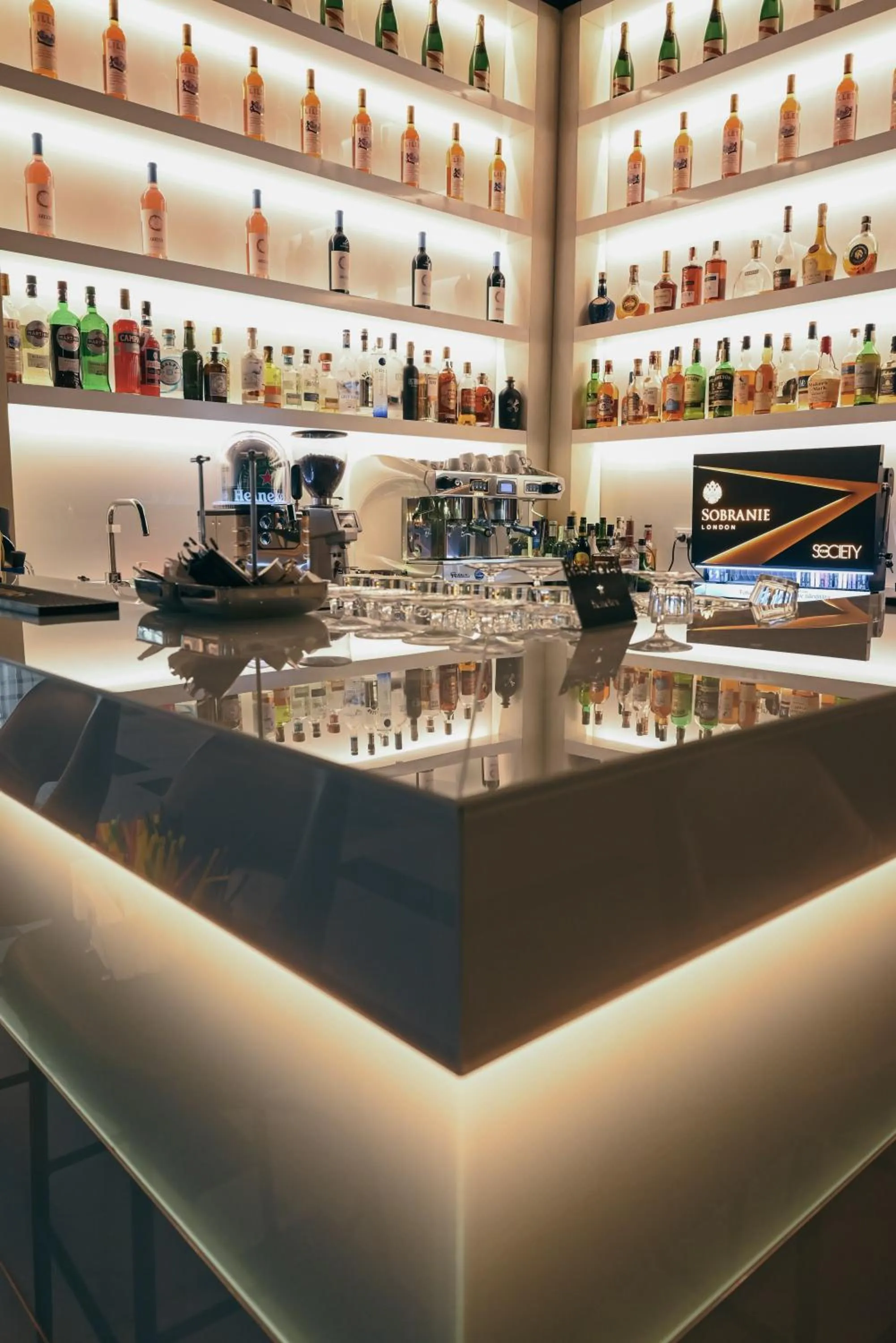 Lounge or bar in Iaki Conference & Spa Hotel