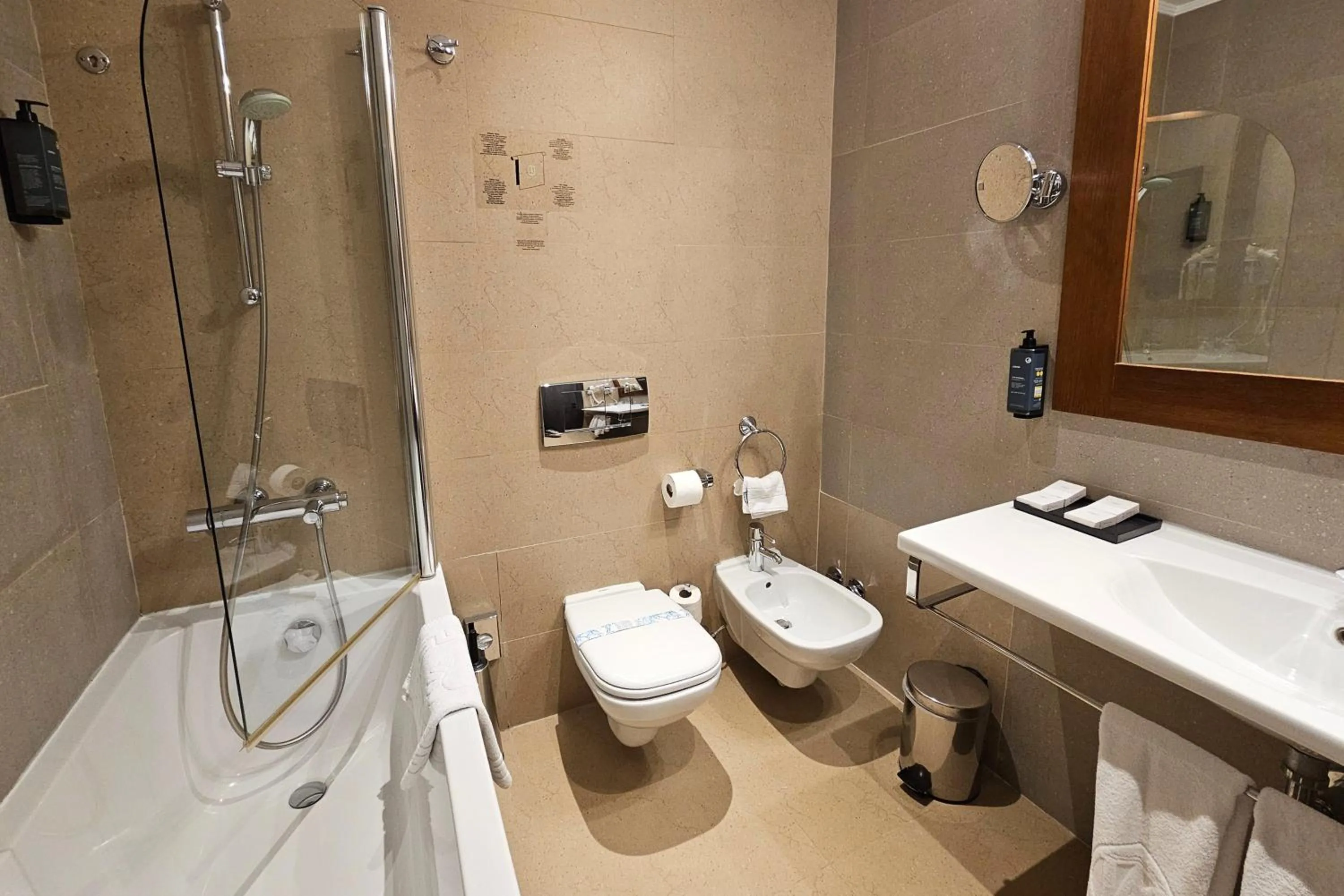 Shower in Iaki Conference & Spa Hotel