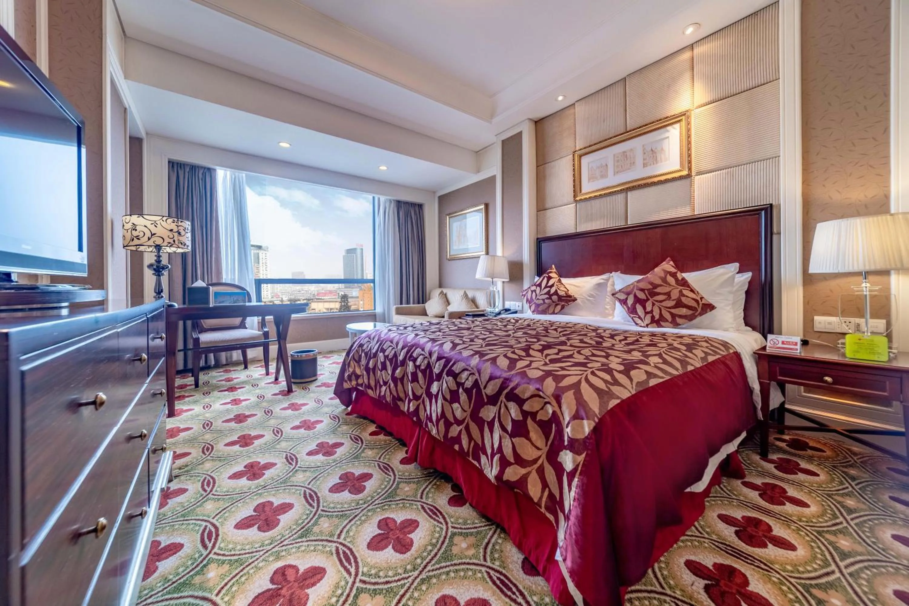 Bedroom, Bed in Ramada Yichang Hotel