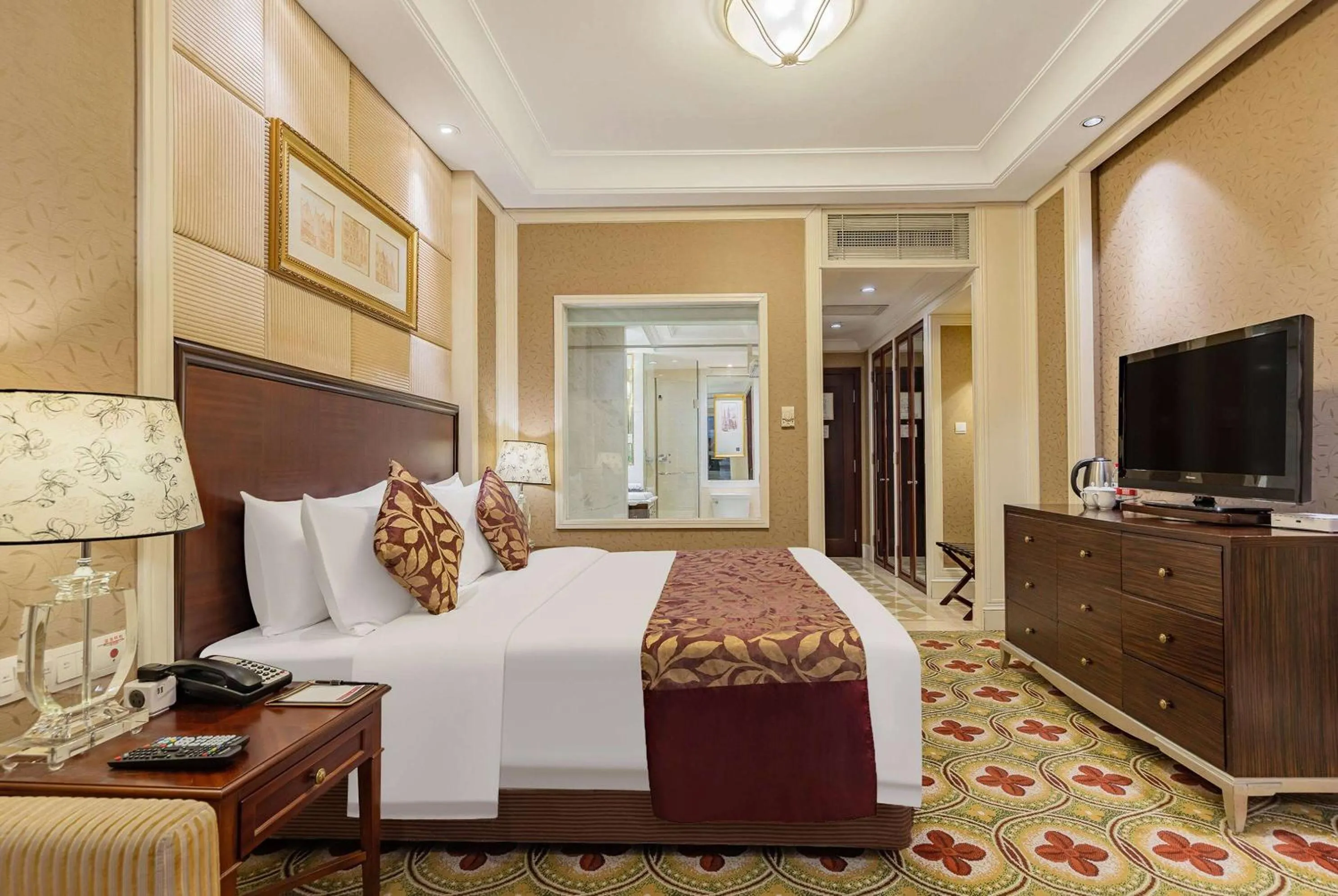 Bed in Ramada Yichang Hotel