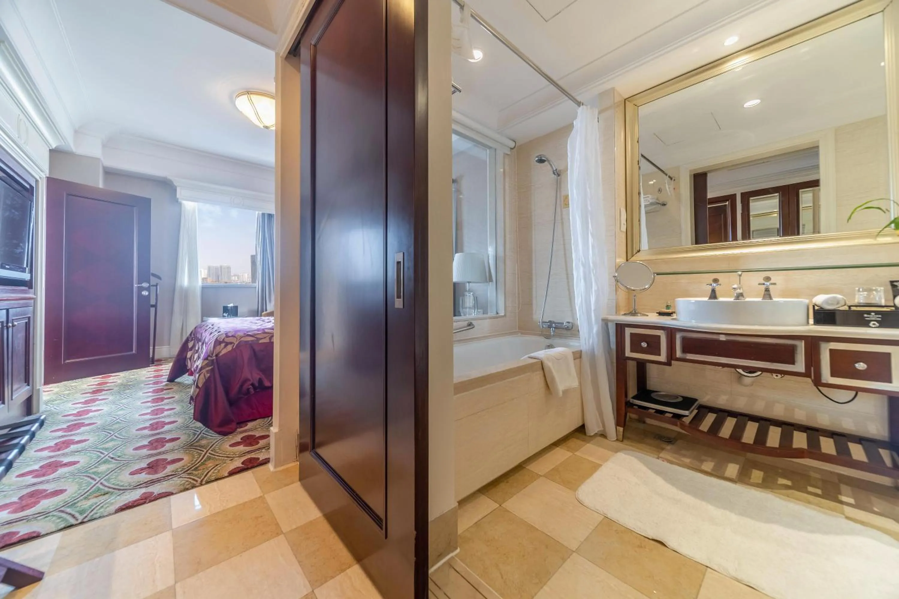 Bathroom in Ramada Yichang Hotel