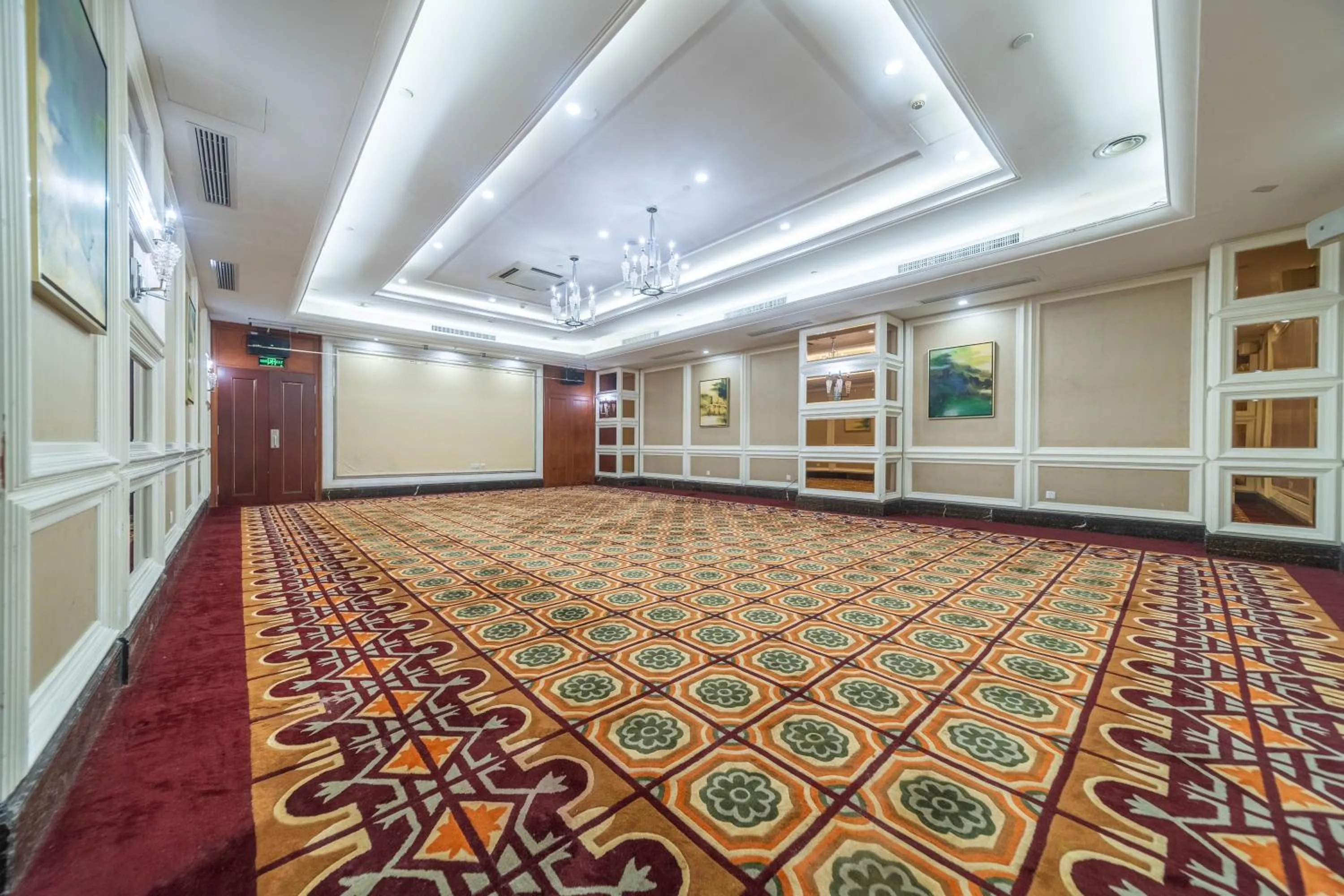 Business facilities in Ramada Yichang Hotel
