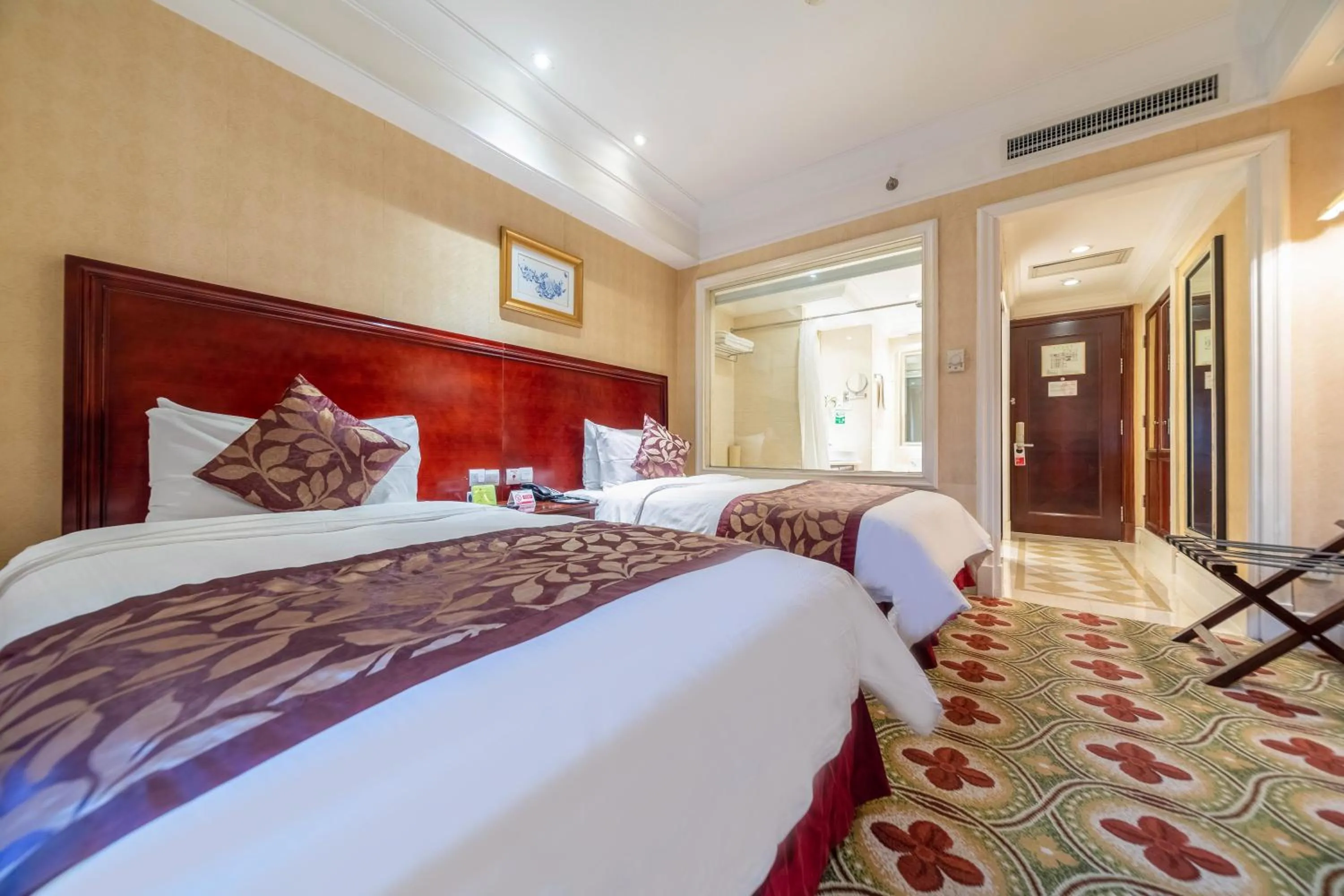 Bed in Ramada Yichang Hotel